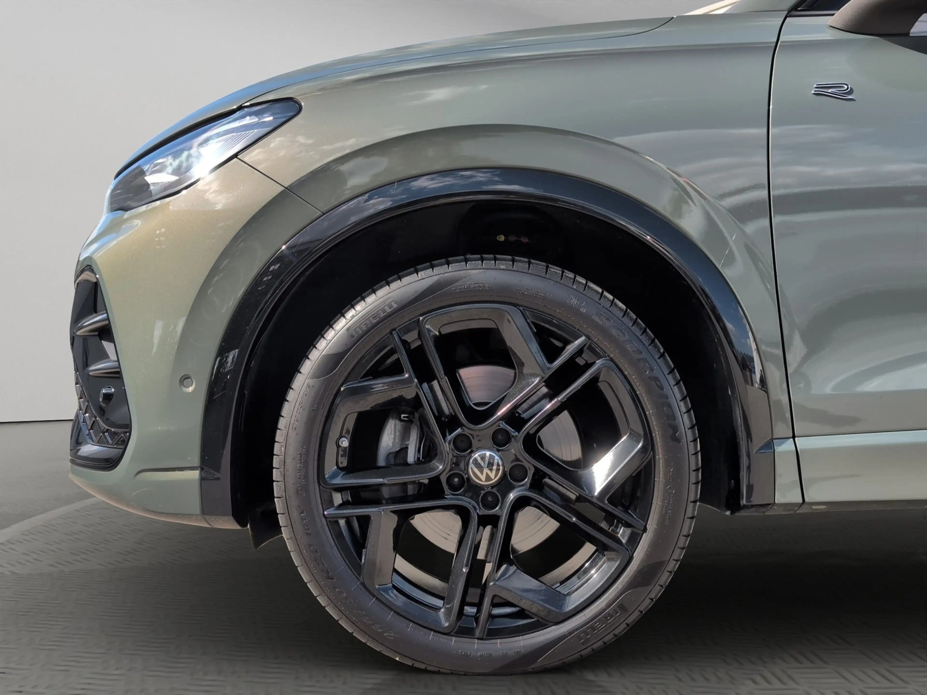 Volkswagen Tiguan R-Line TDI 4Mo. Matrix AHK Pano StandH — photo 21