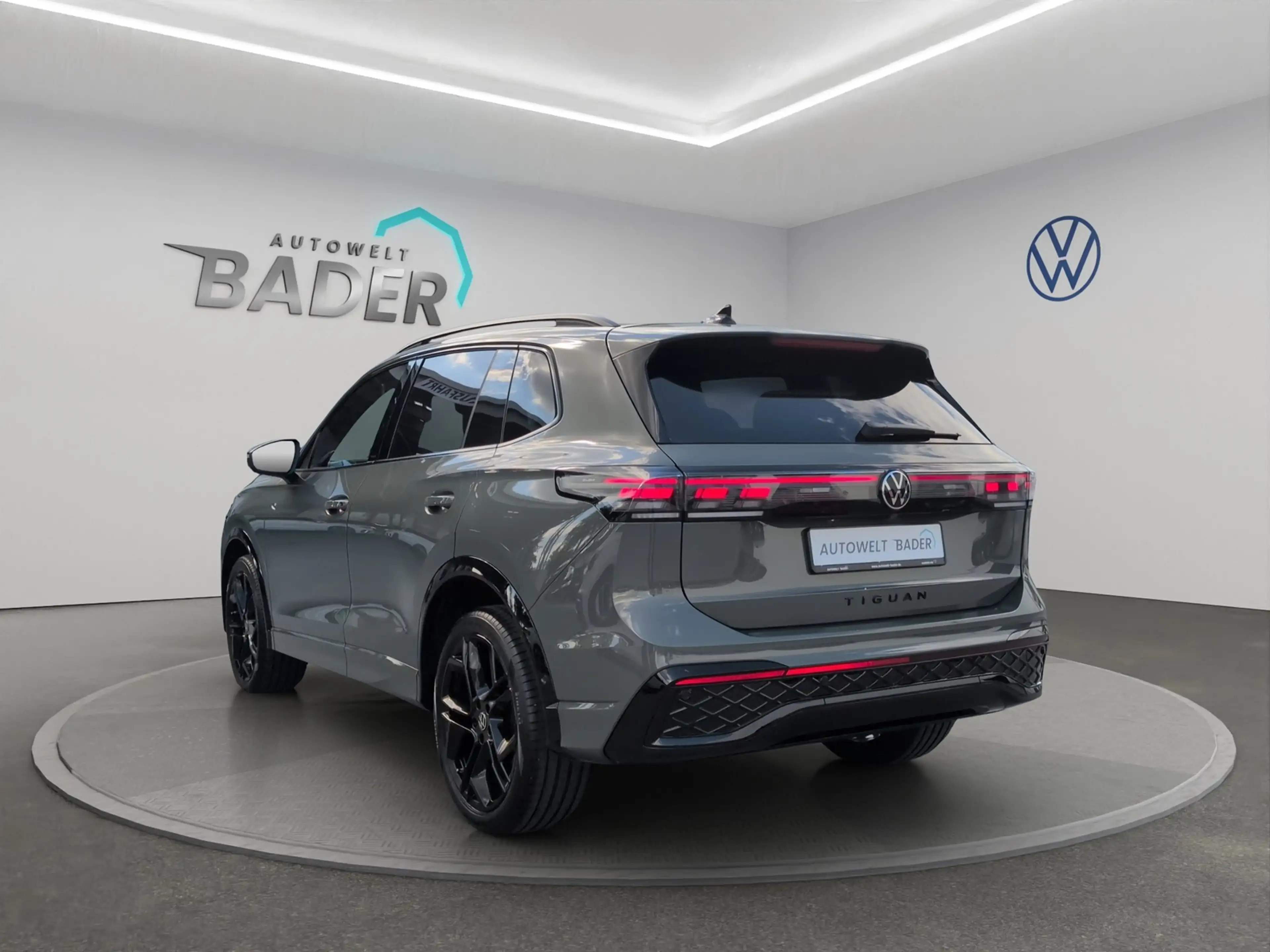 Volkswagen Tiguan R-Line TDI 4Mo. Matrix AHK Pano StandH — photo 4