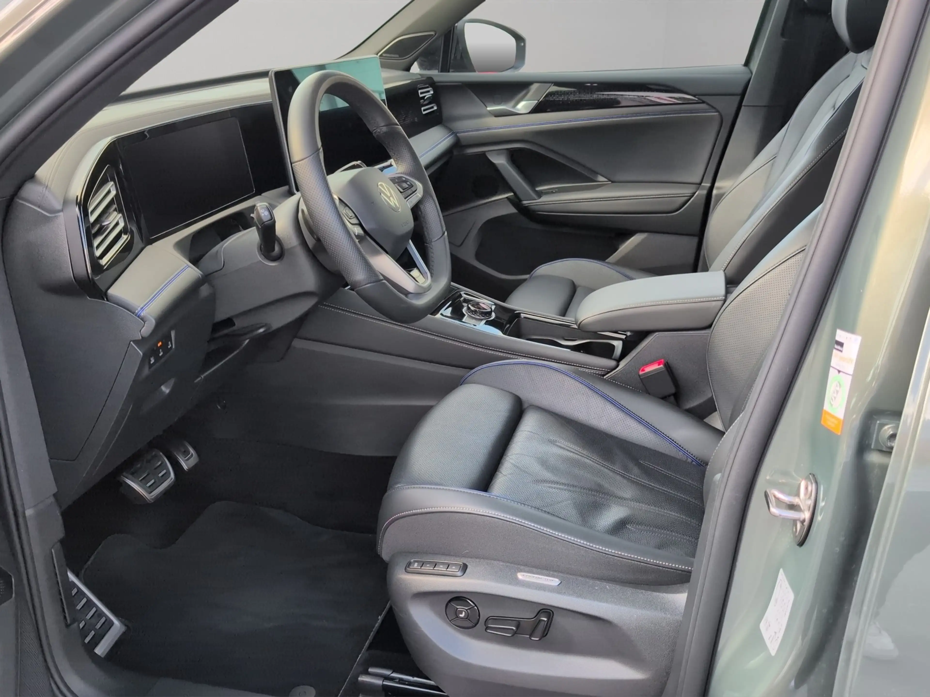 Volkswagen Tiguan R-Line TDI 4Mo. Matrix AHK Pano StandH — photo 9