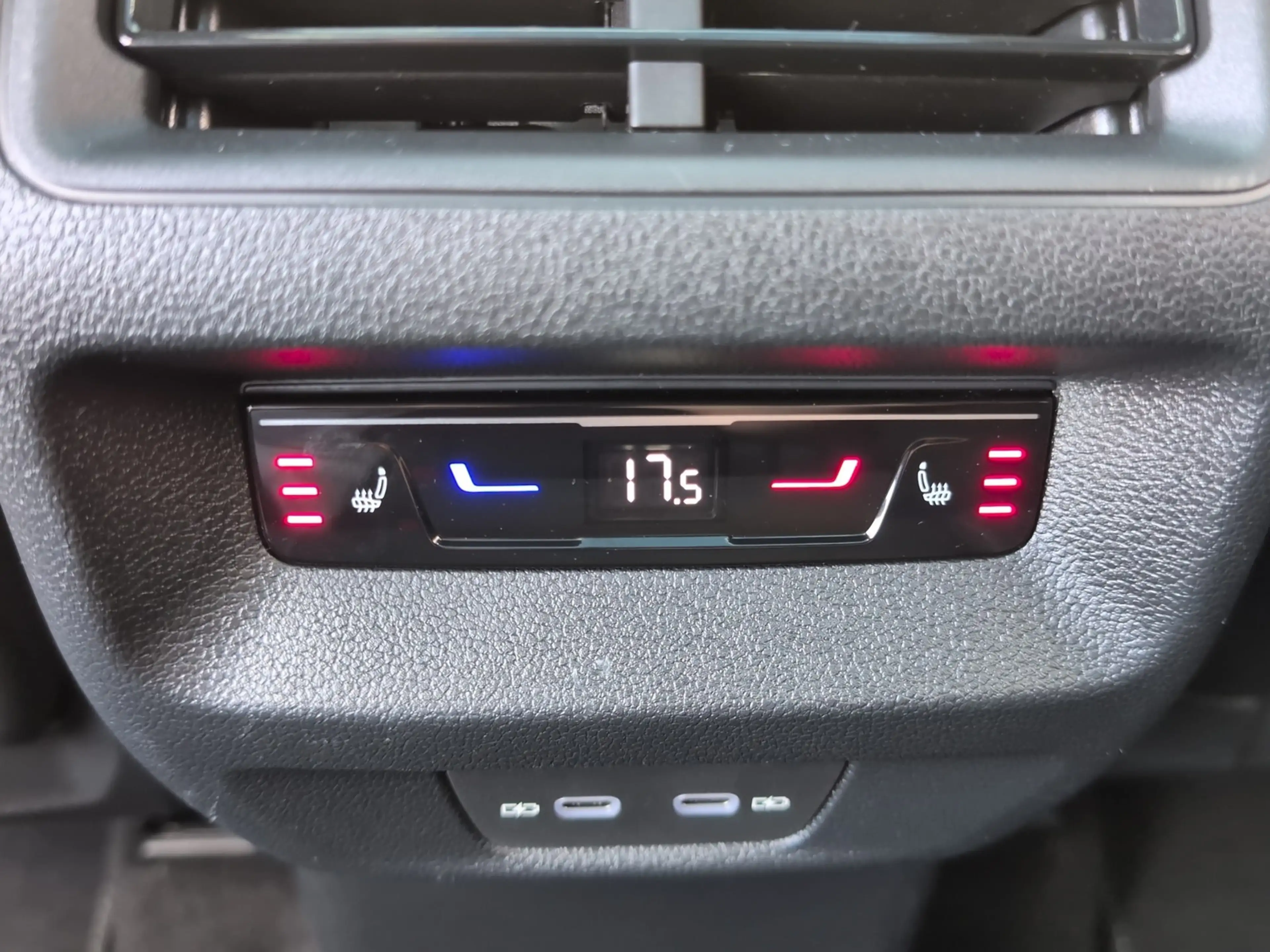Volkswagen Tiguan R-Line TDI 4Mo. Matrix AHK Pano StandH — photo 23