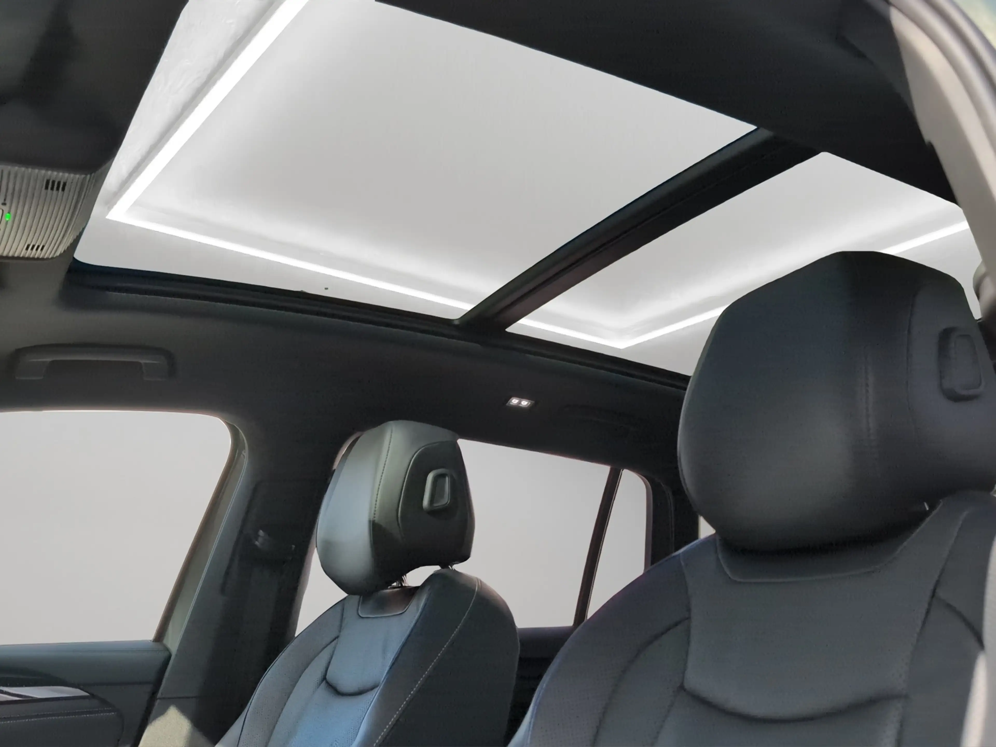 Volkswagen Tiguan R-Line TDI 4Mo. Matrix AHK Pano StandH — photo 20