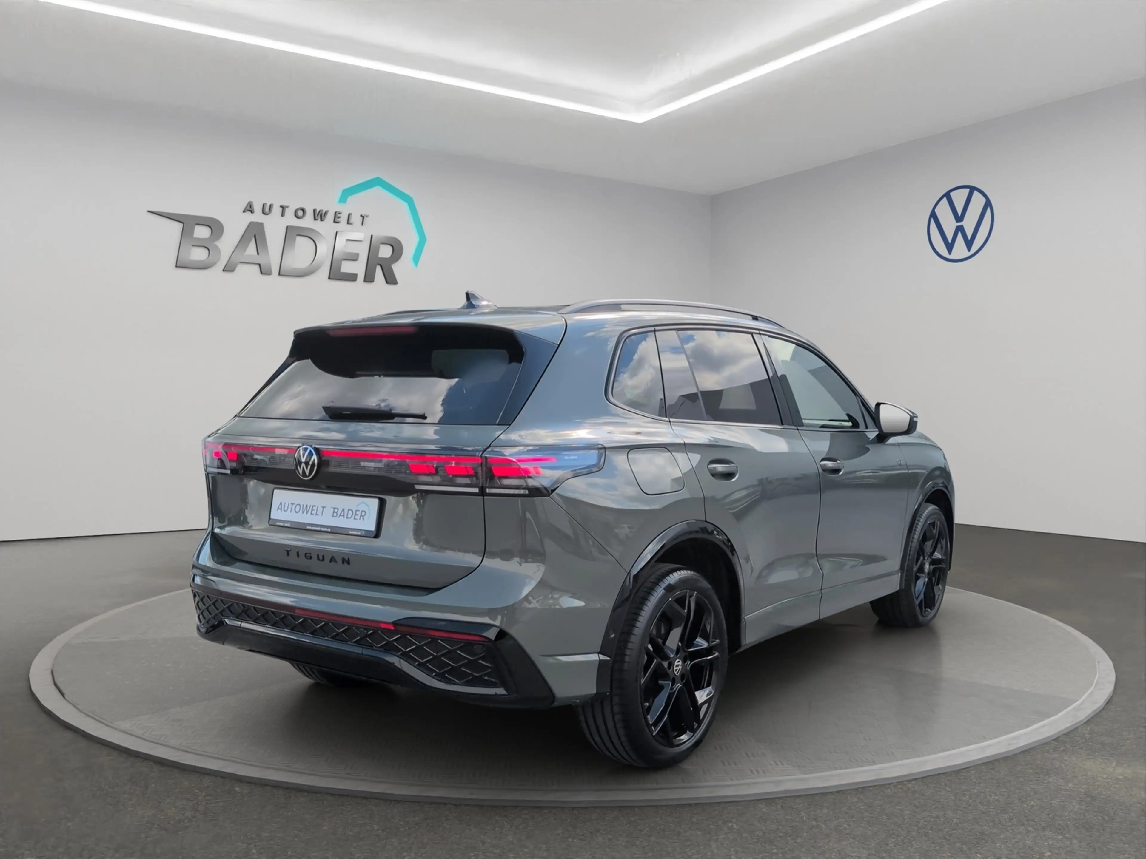 Volkswagen Tiguan R-Line TDI 4Mo. Matrix AHK Pano StandH — photo 6