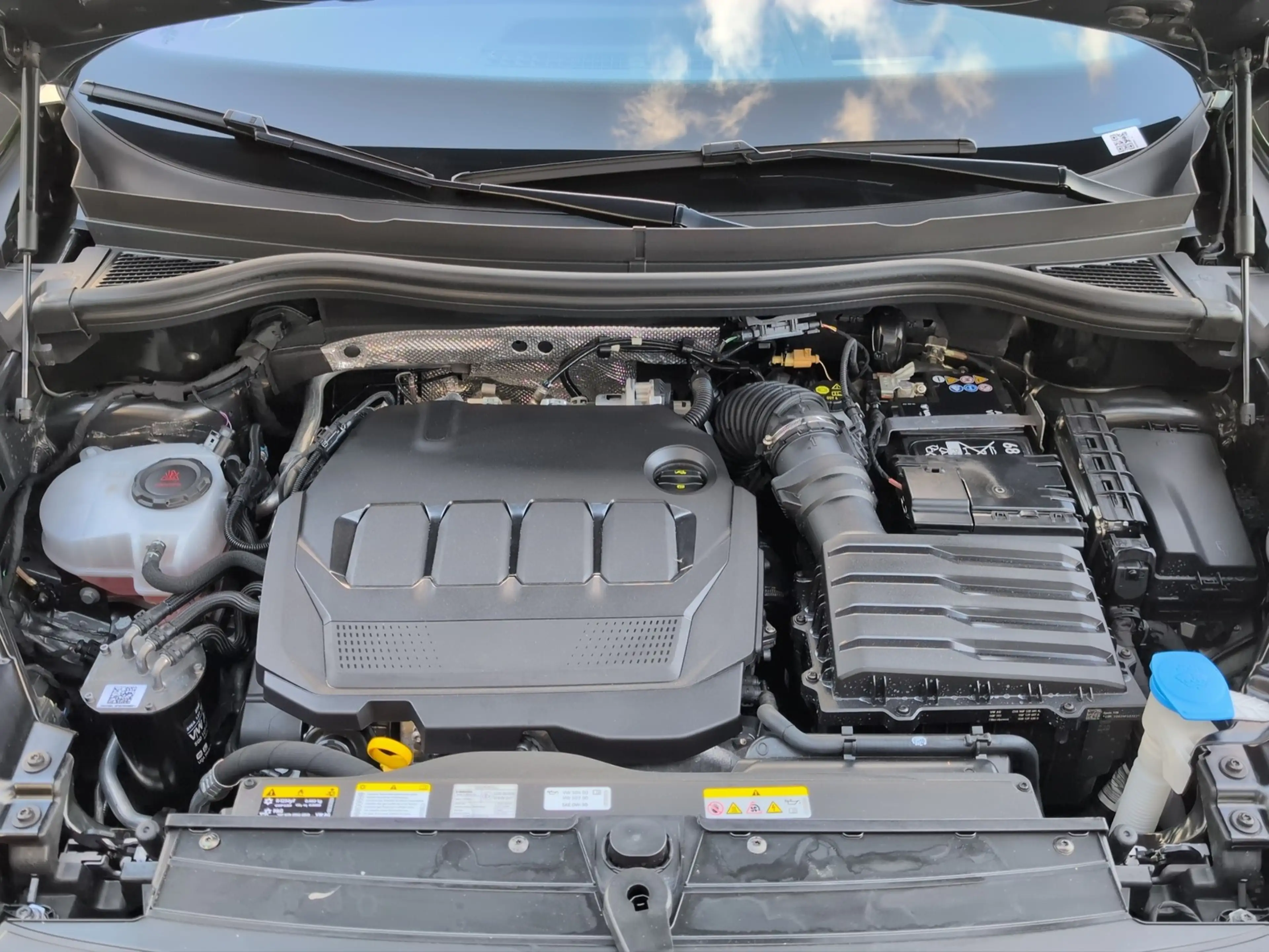 Volkswagen Tiguan R-Line TDI 4Mo. Matrix AHK Pano StandH — photo 19