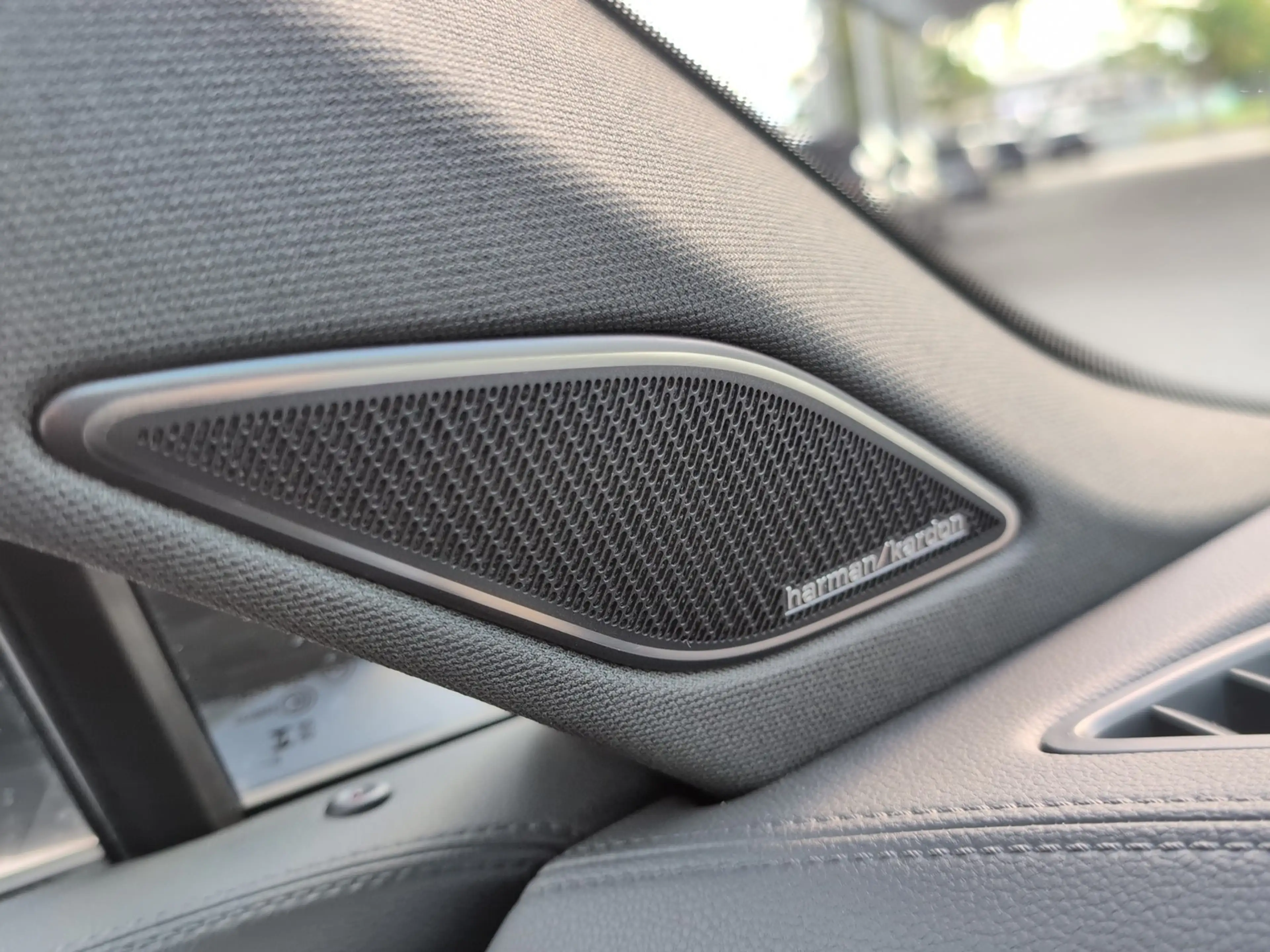 Volkswagen Tiguan R-Line TDI 4Mo. Matrix AHK Pano StandH — photo 24