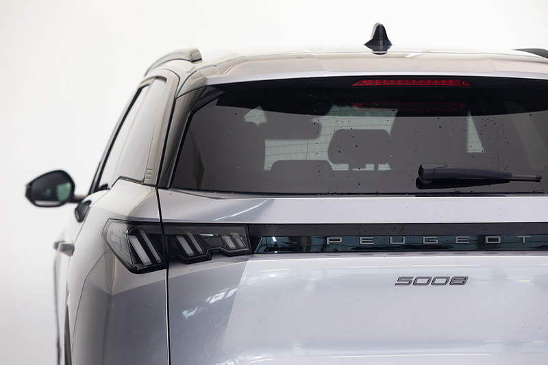 Peugeot 5008 1.2 Hybrid 136 Allure — photo 3
