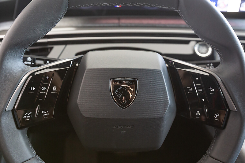 Peugeot 5008 1.2 Hybrid 136 Allure — photo 6