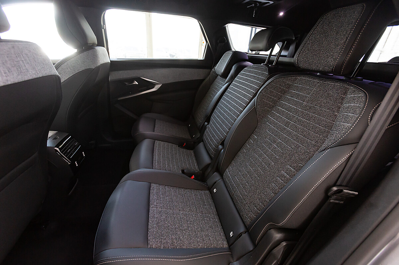 Peugeot 5008 1.2 Hybrid 136 Allure — photo 10