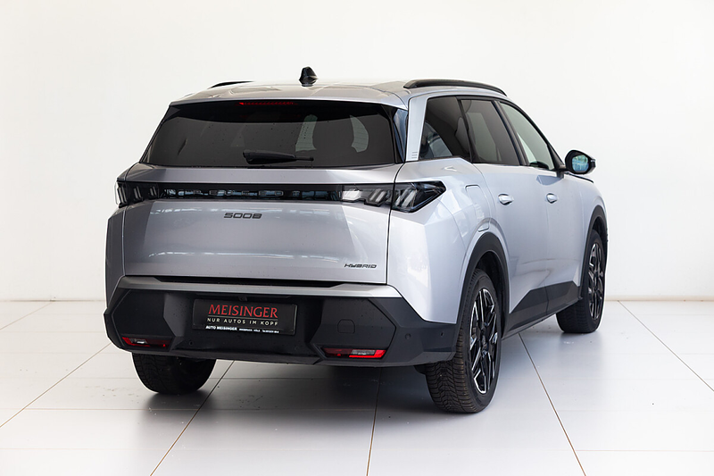 Peugeot 5008 1.2 Hybrid 136 Allure — photo 2