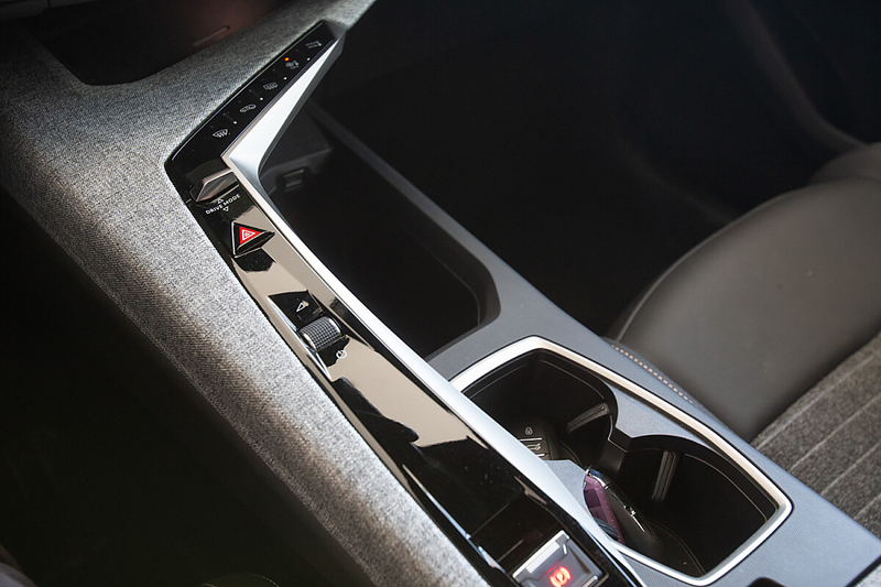 Peugeot 5008 1.2 Hybrid 136 Allure — photo 14