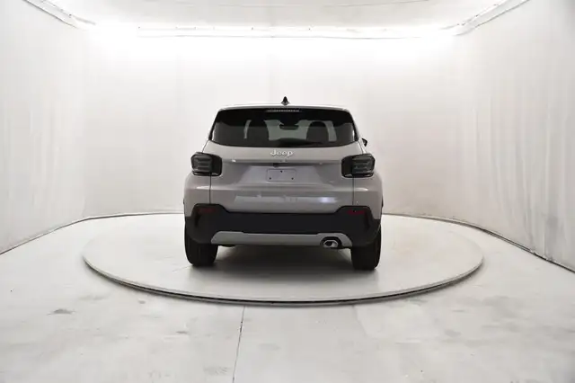 Jeep Avenger view 3