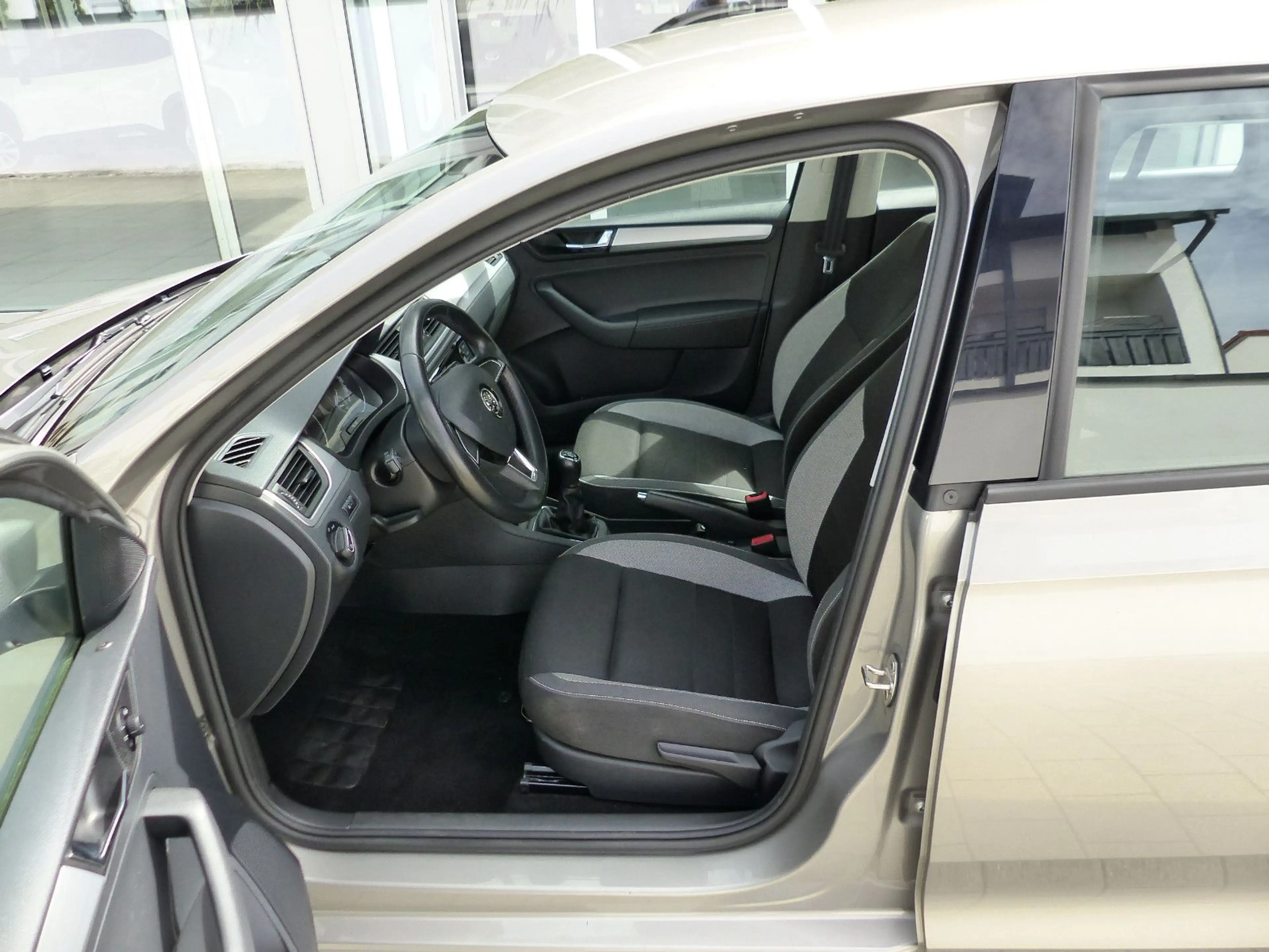 Skoda Rapid/Spaceback Spaceback 1.0 TSI Ambition Tempomat PDC — photo 12