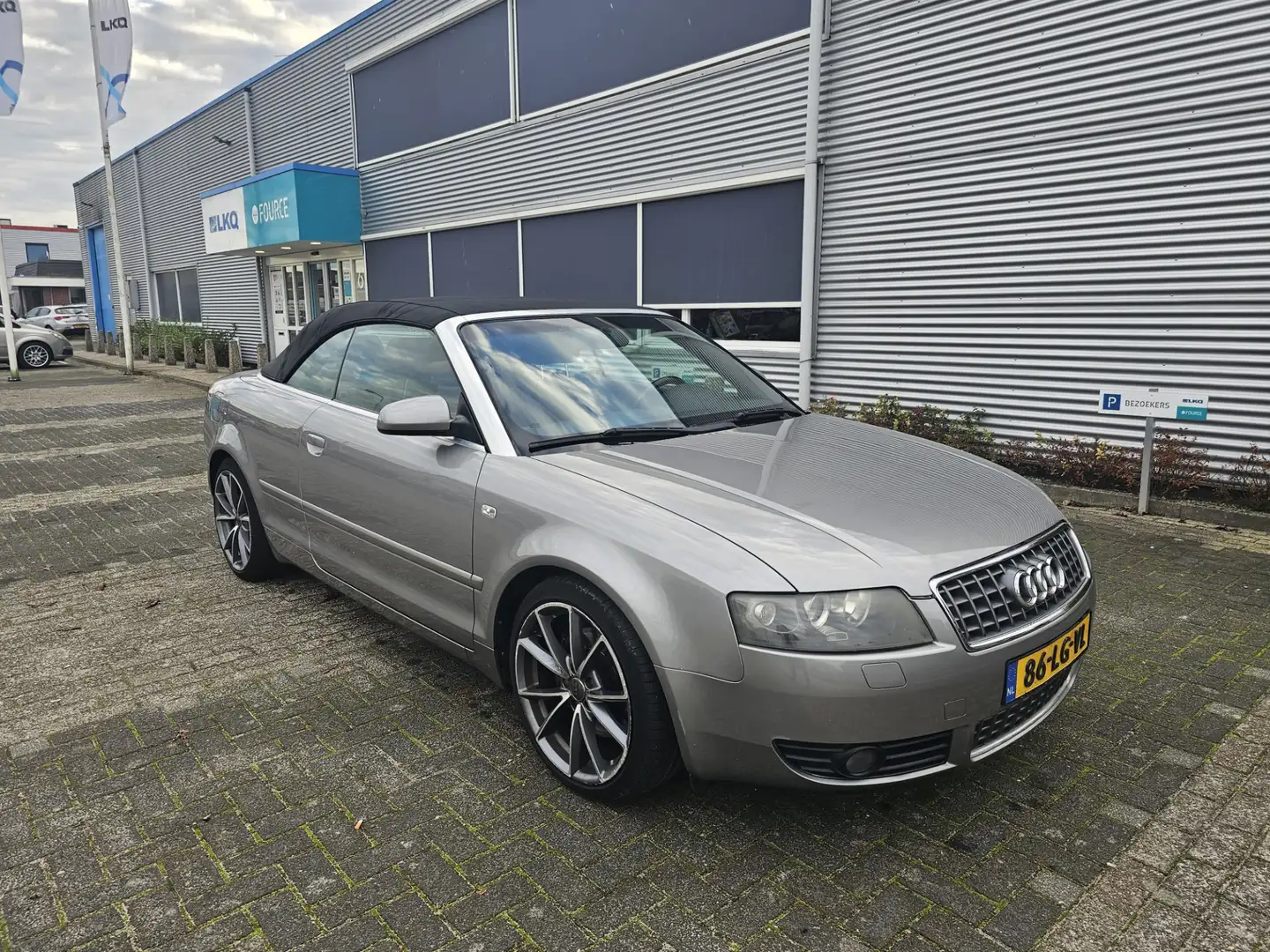 Audi A4 Cabriolet 2.4 V6 Exclusive Automaat Clima Bj:2003 Šedá - 2