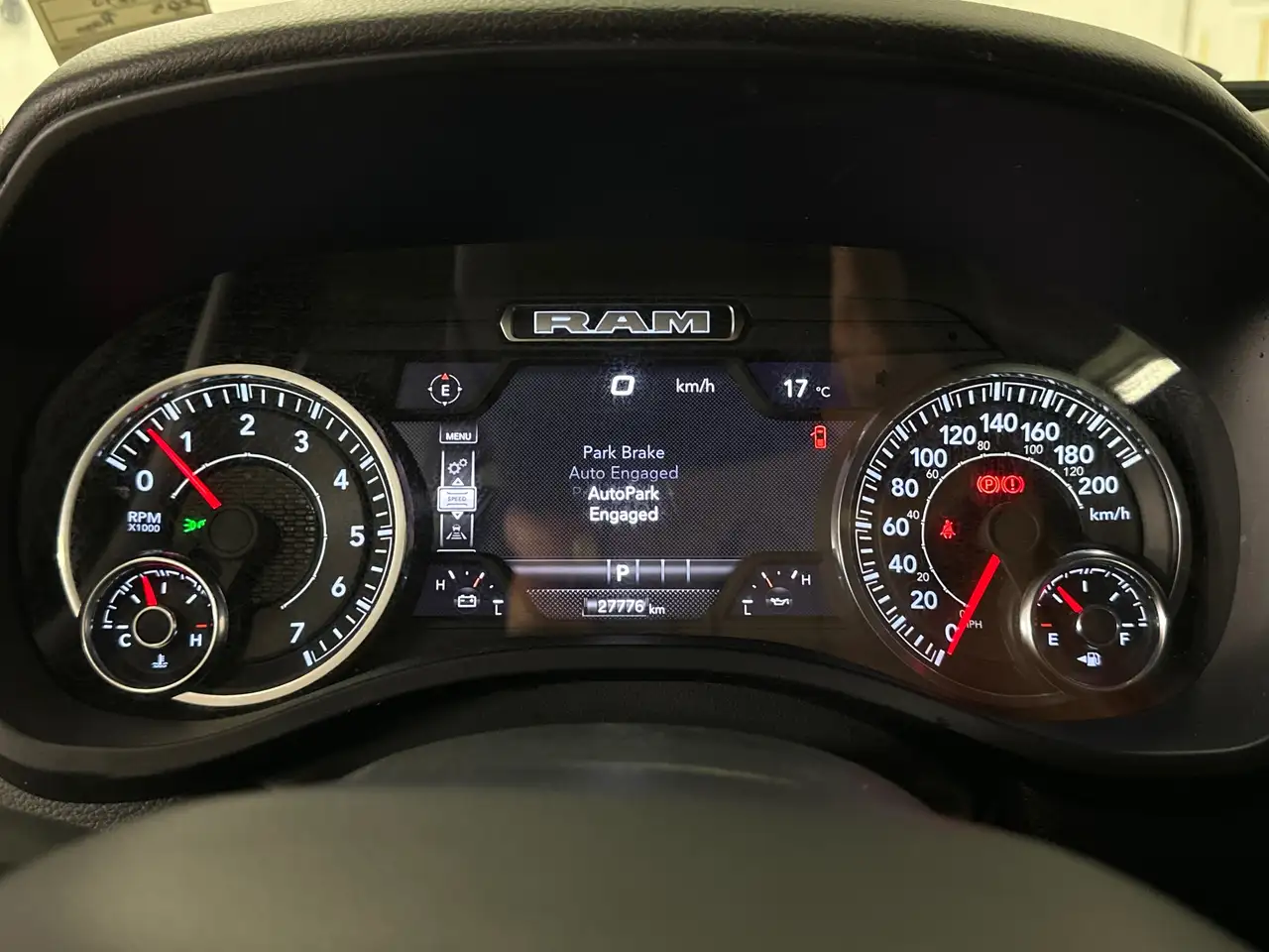RAM 1500 снимка RAM 1500