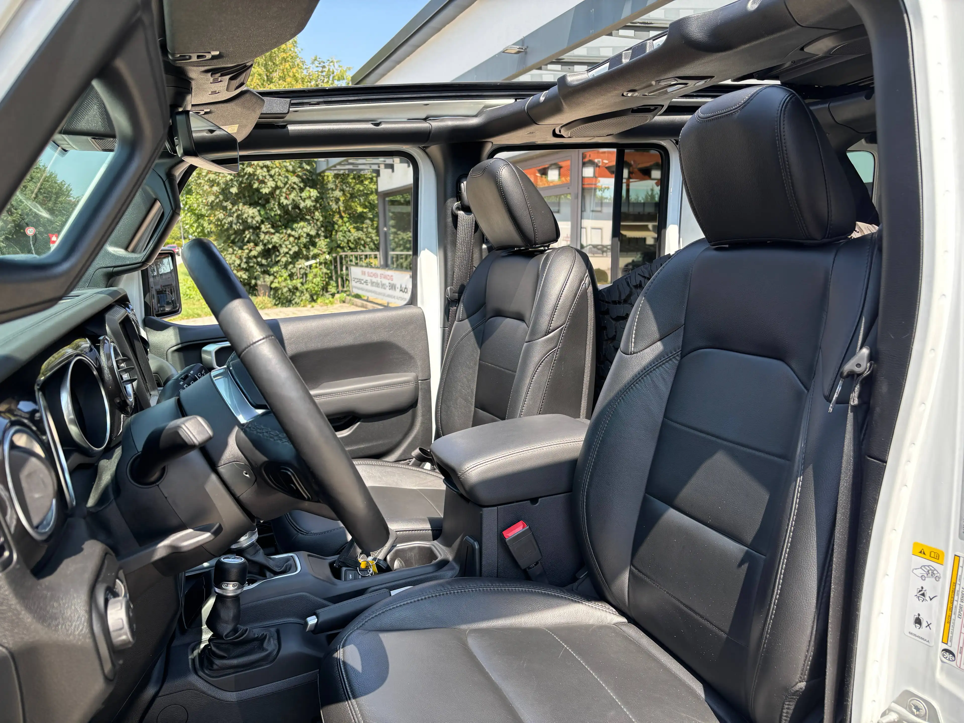 Jeep Wrangler Sahara UNLIMITED — photo 12