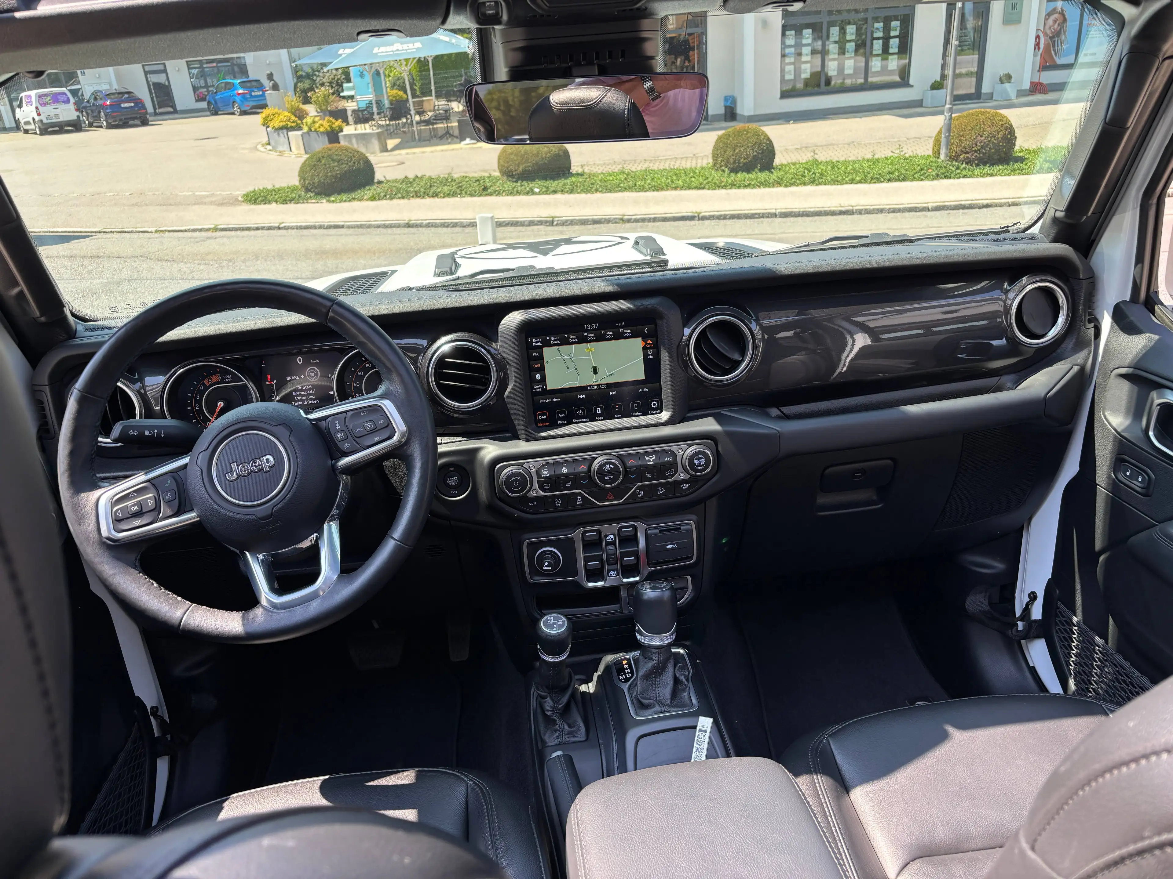Jeep Wrangler Sahara UNLIMITED — photo 13