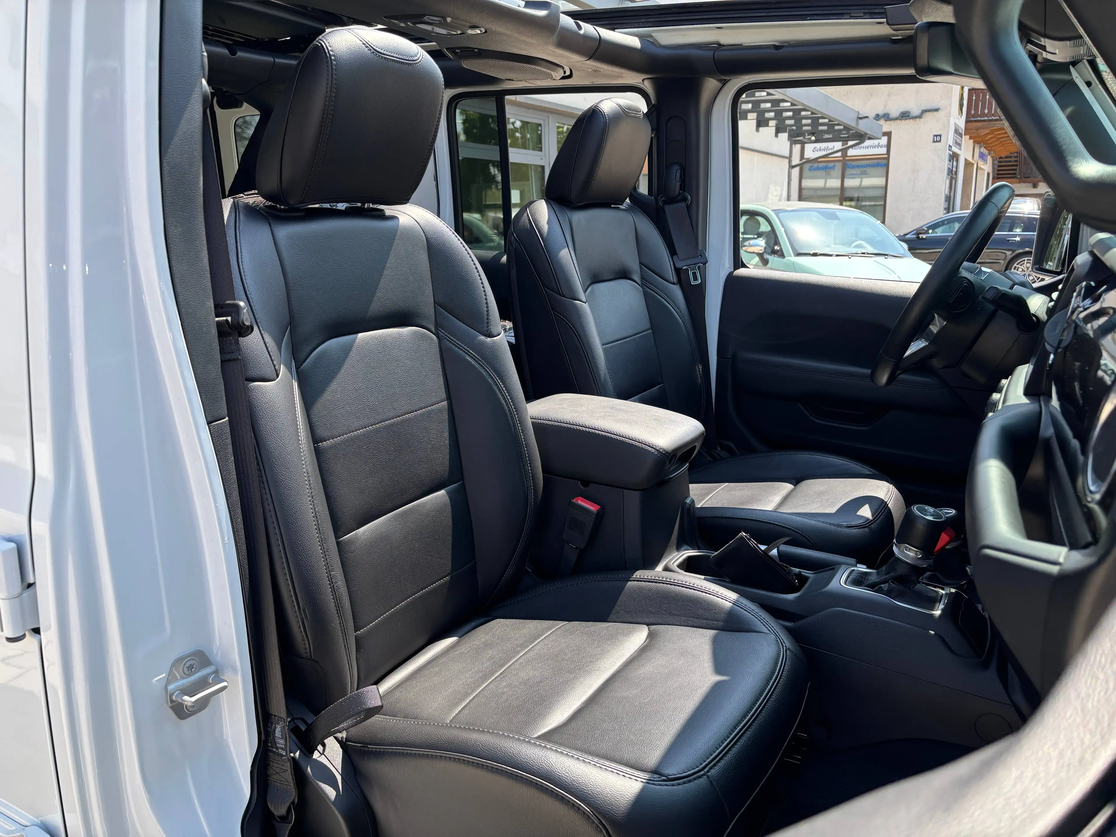 Jeep Wrangler Sahara UNLIMITED — photo 15