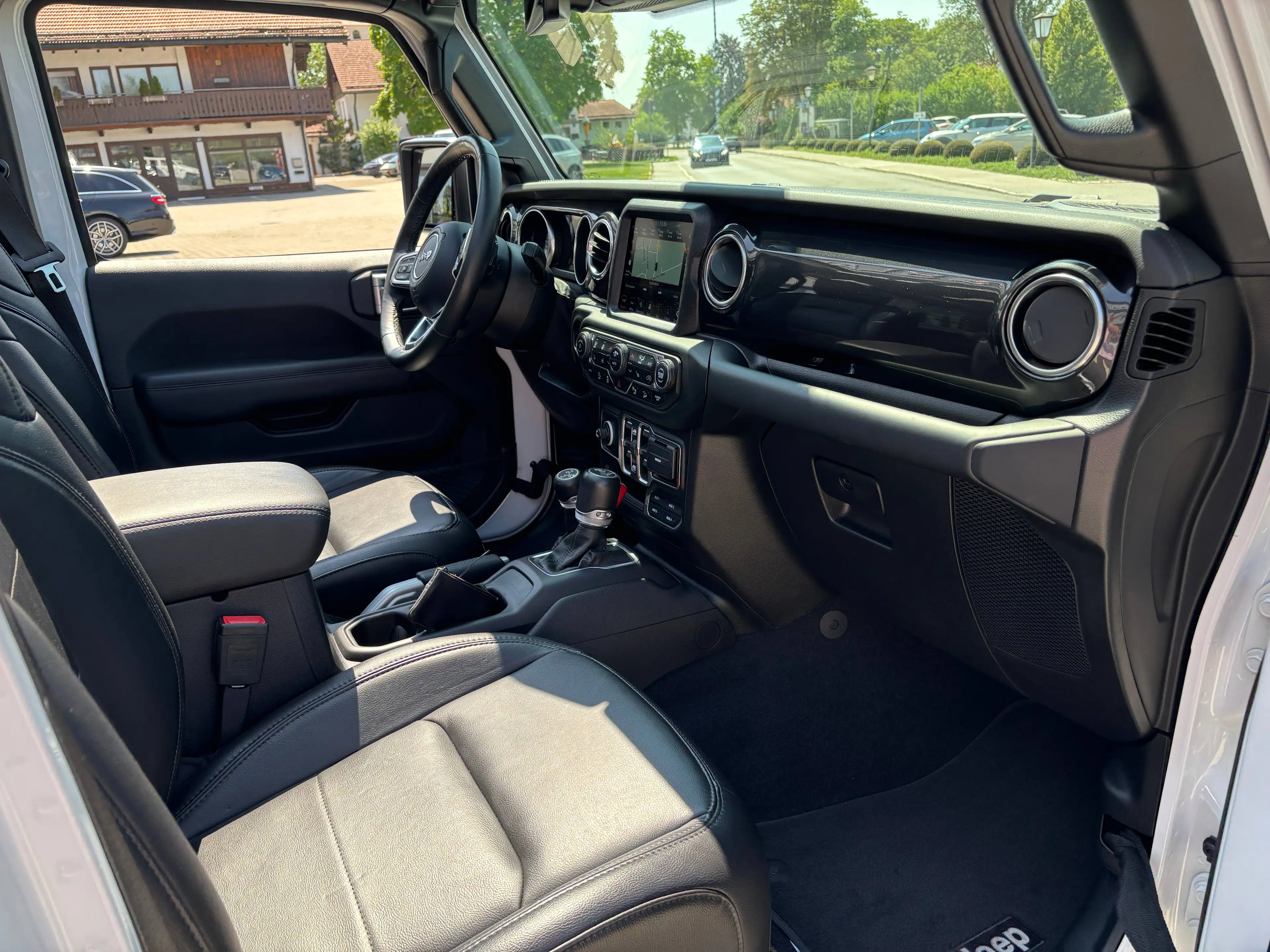 Jeep Wrangler Sahara UNLIMITED — photo 14