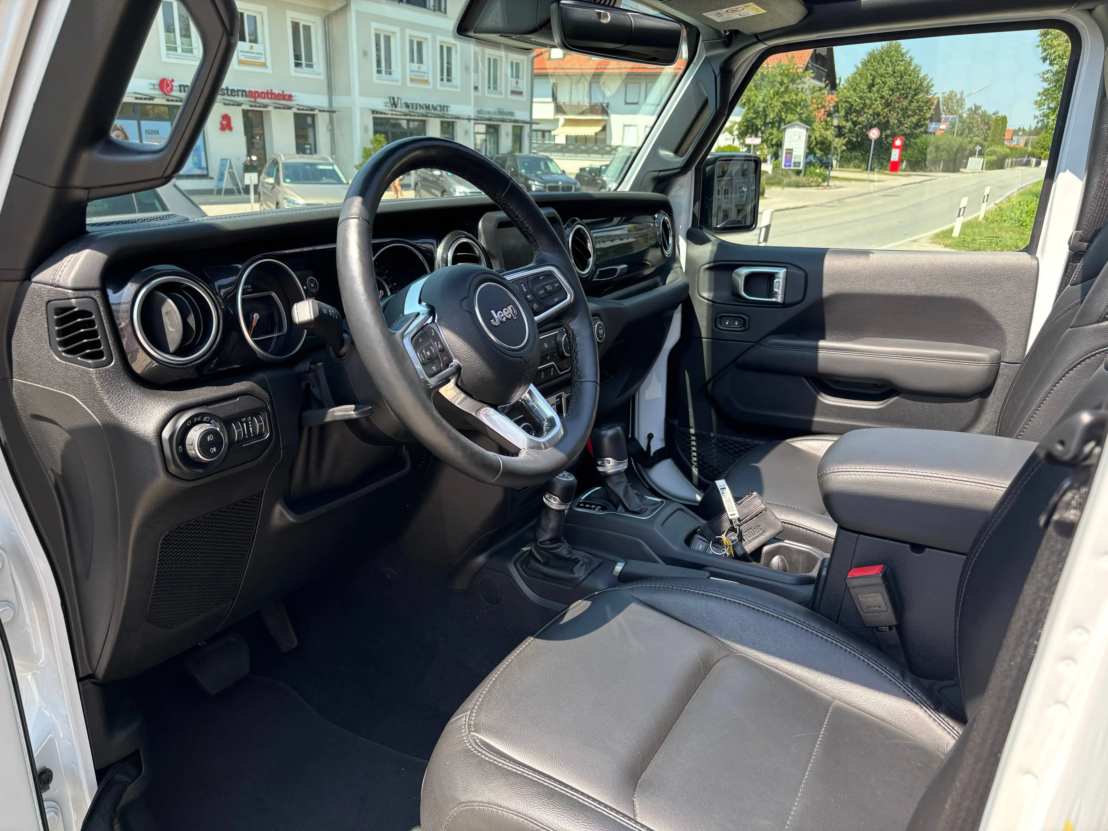 Jeep Wrangler Sahara UNLIMITED — photo 11