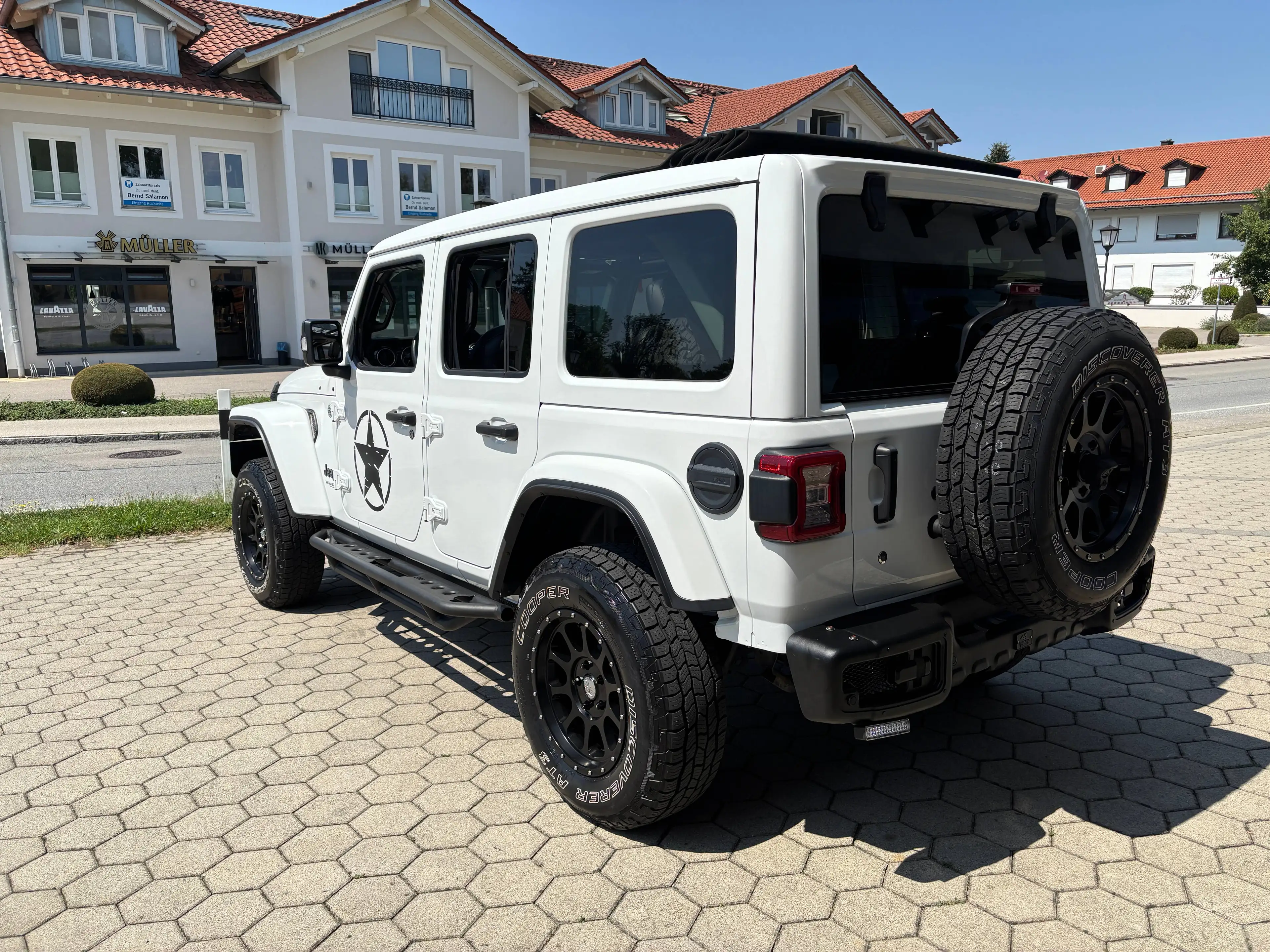 Jeep Wrangler Sahara UNLIMITED — photo 2