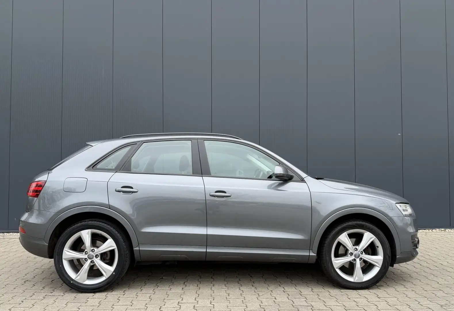 Audi Q3 1.4 TFSI 150PK Automaat S-tronic | LED | Keyless Grey - 2