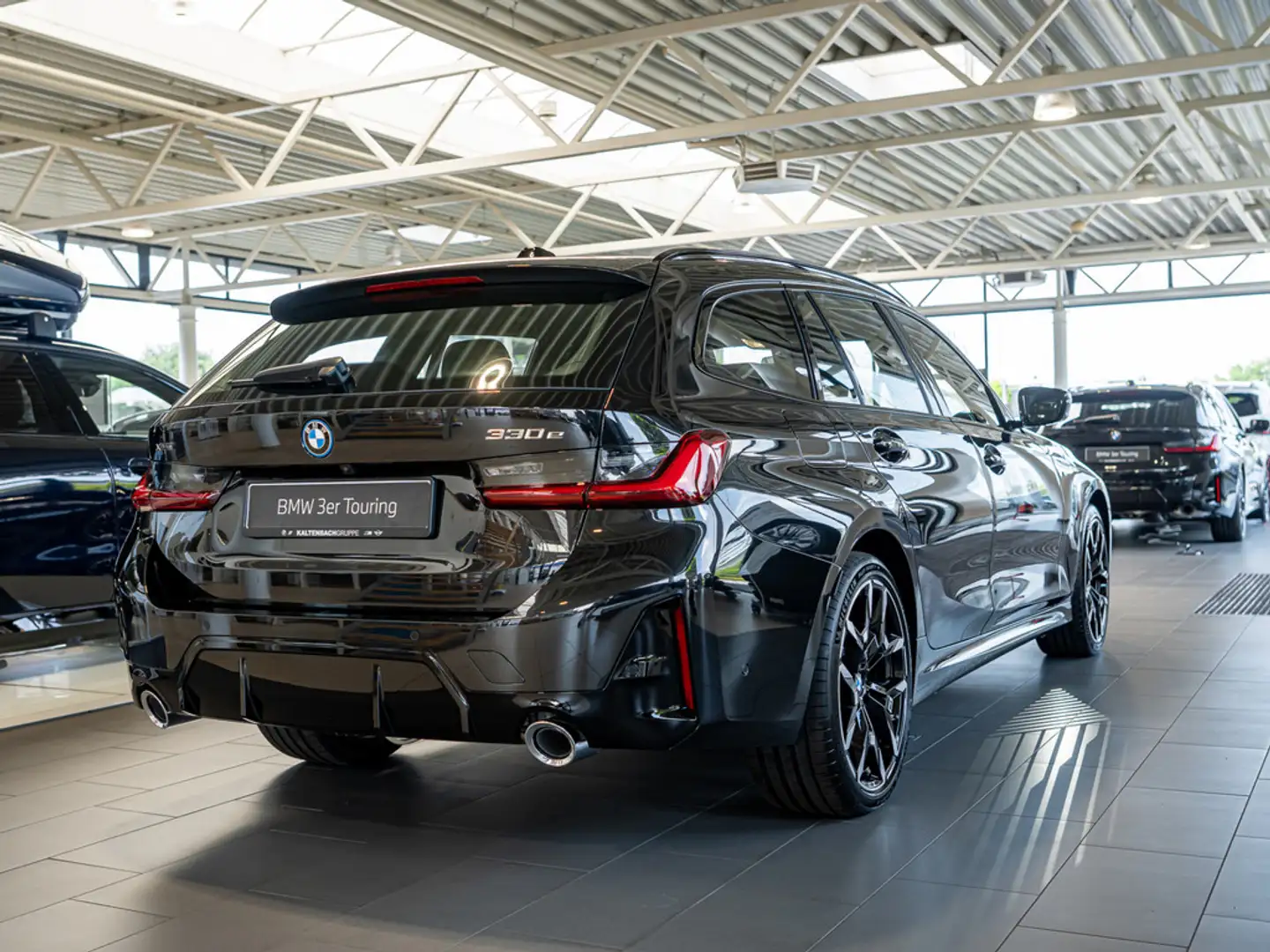 BMW 330 e Touring xDrive M-Sport FACEL. 360° LED Fekete - 2