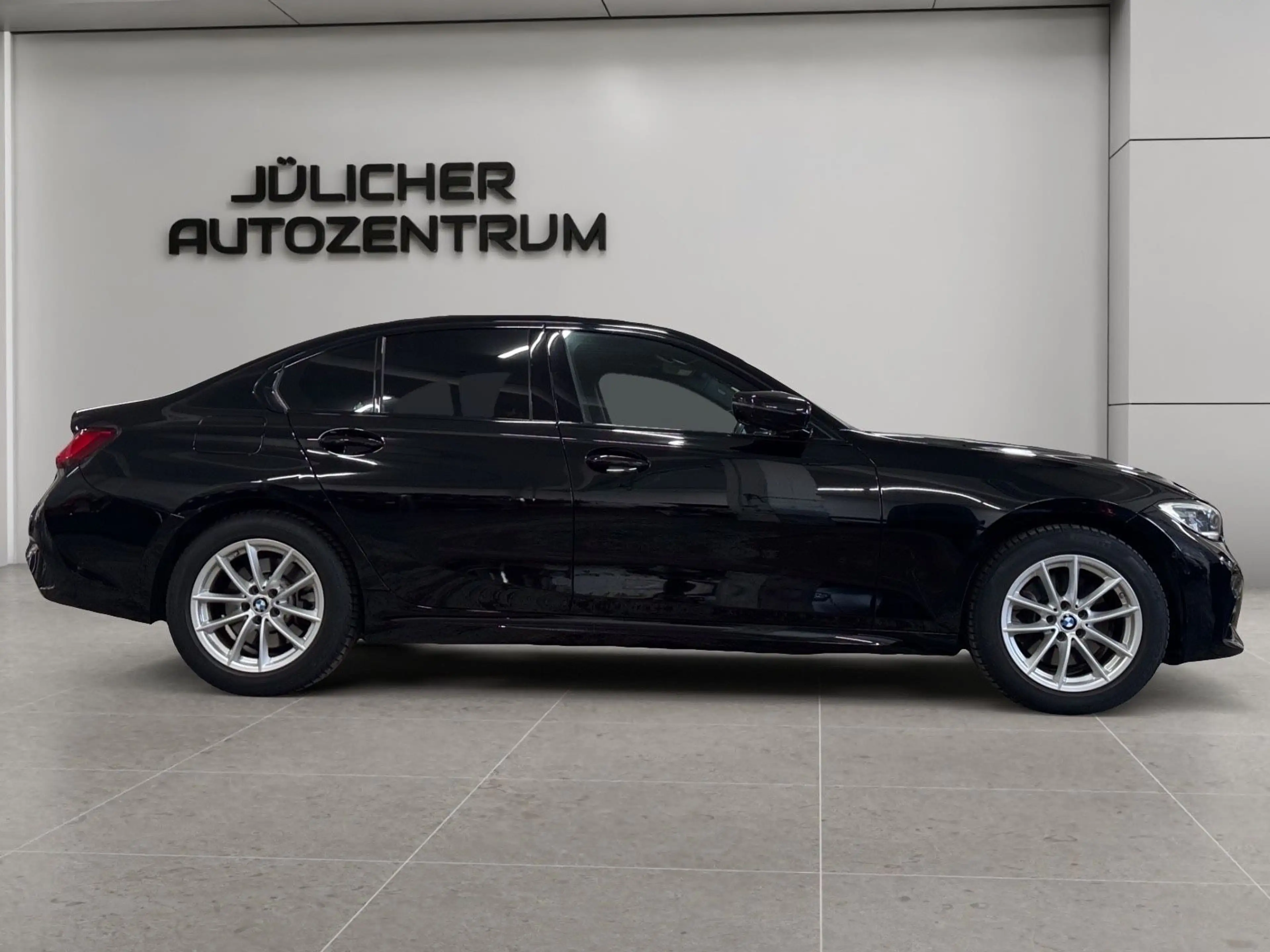 BMW 330 i xDrive M Sport Automatic, Sportsitze — photo 2