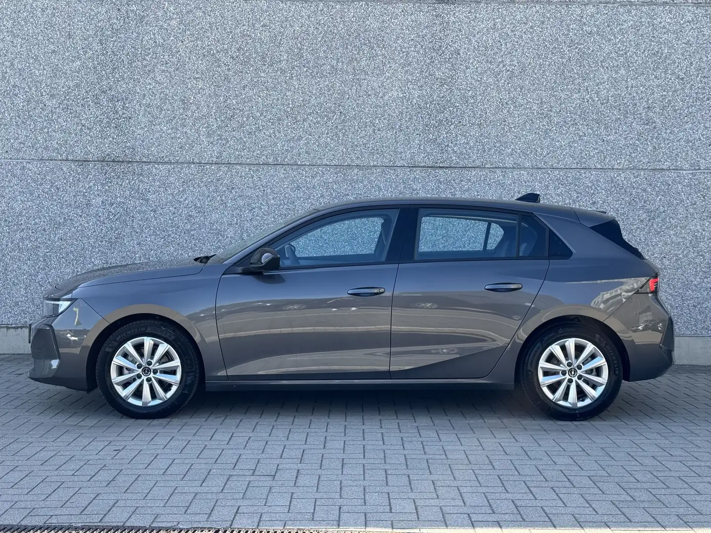 Opel Astra 1.2T 110PK EDITION GPS/PARKPILOT/CAMERA Grijs - 2