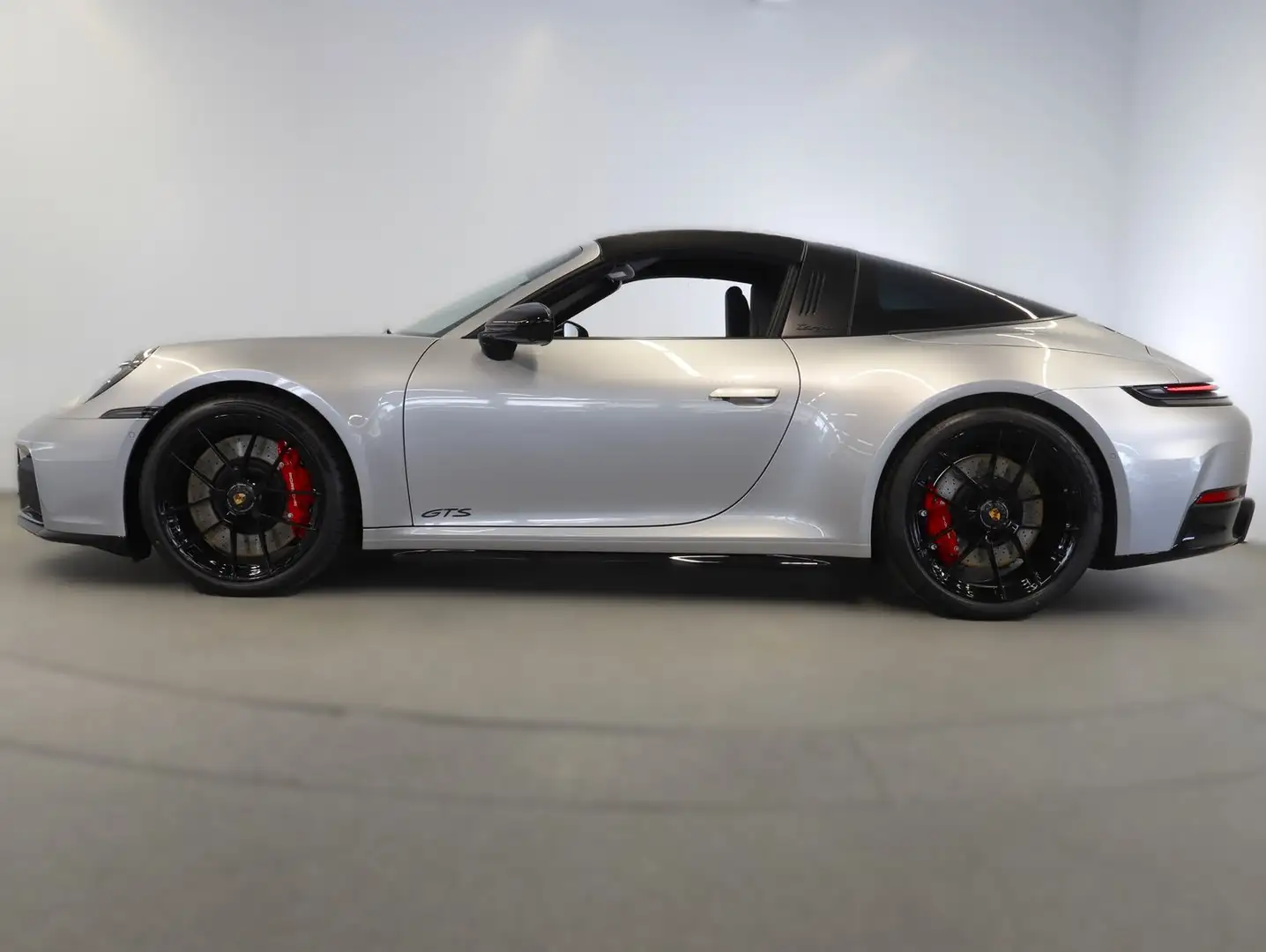 Porsche 911 Targa 4 GTS Grau - 2