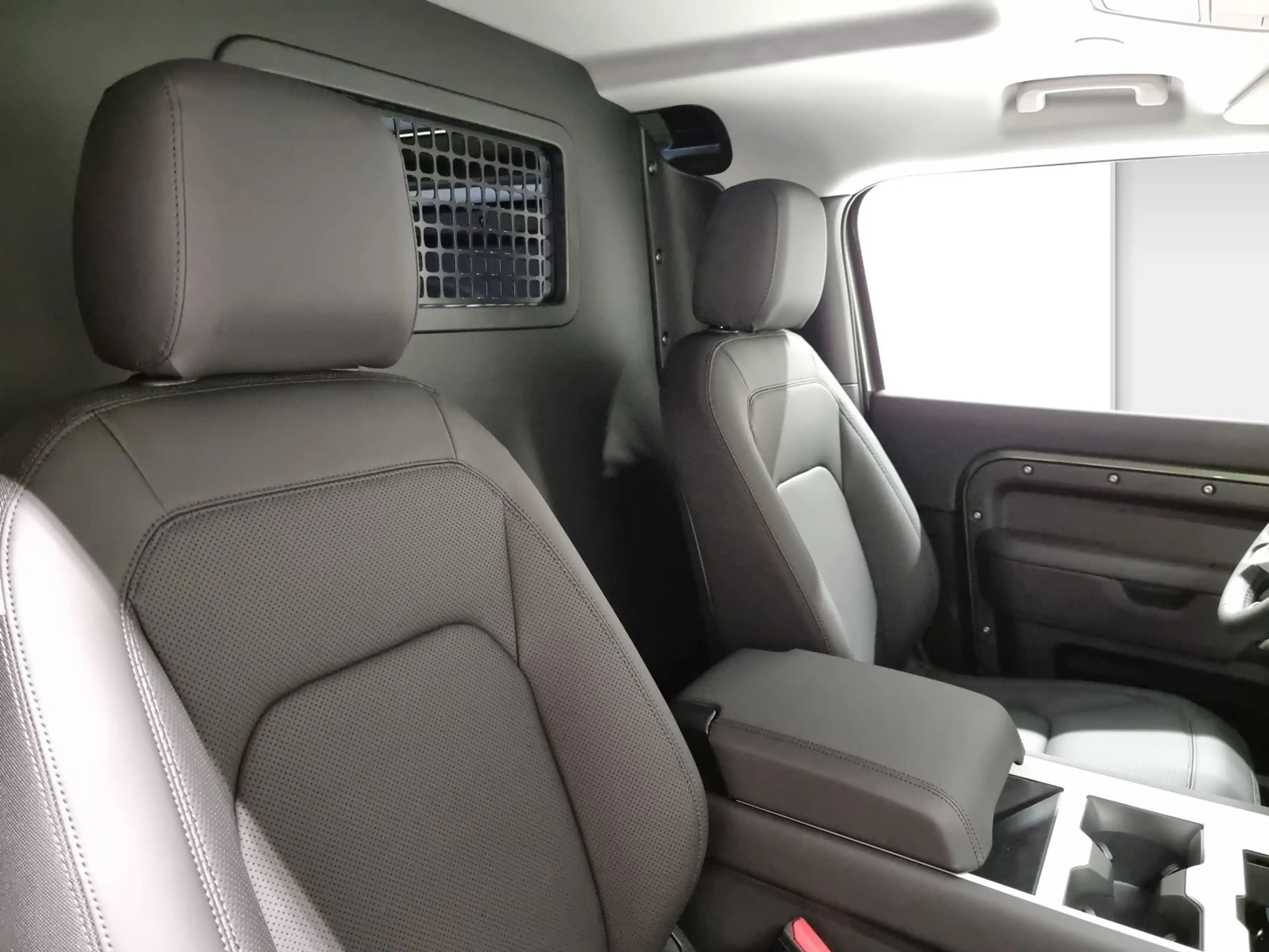 Land Rover Defender 90 Hard Top AHK Black Pack DAB LED — photo 6