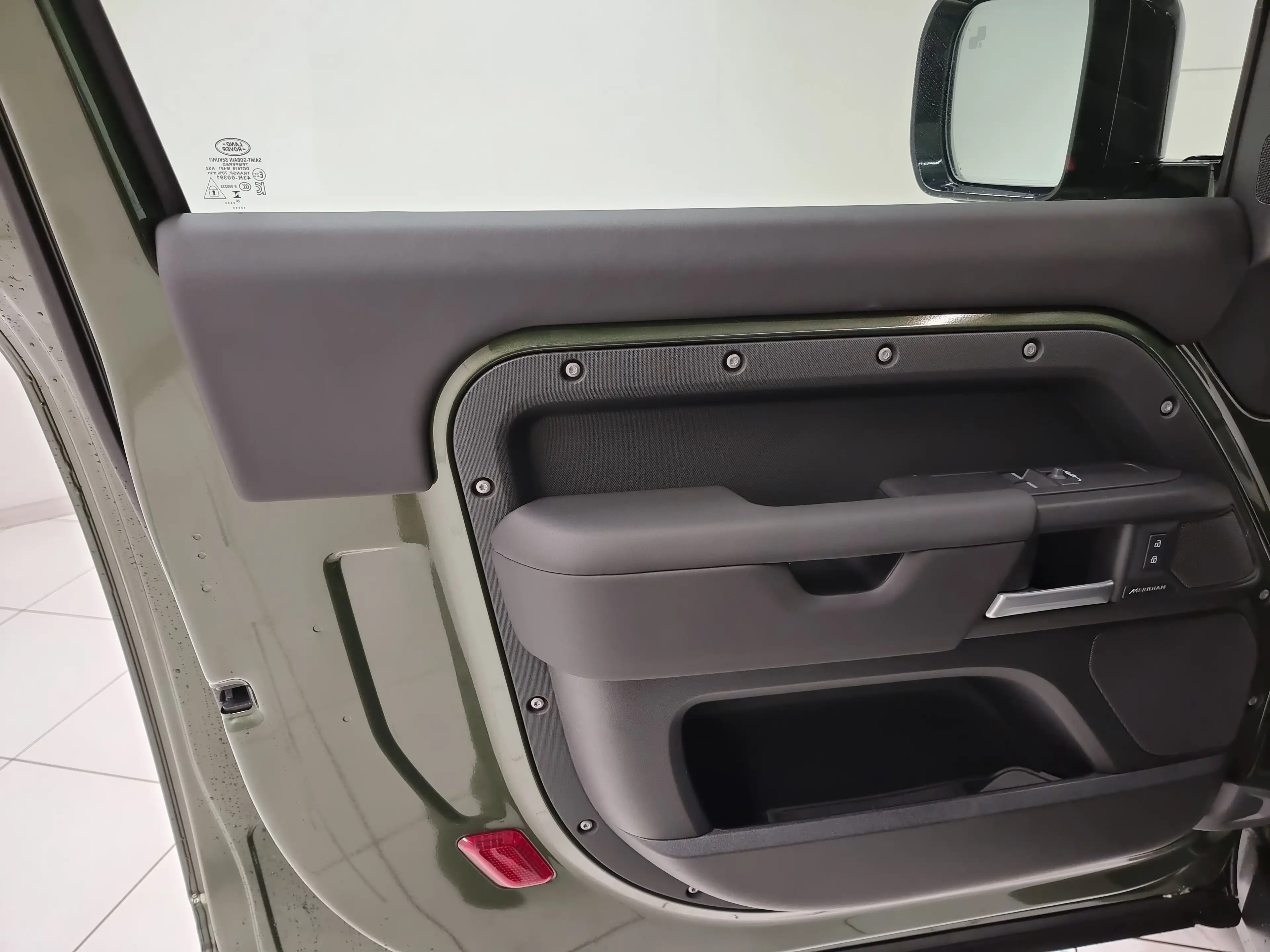 Land Rover Defender 90 Hard Top AHK Black Pack DAB LED — photo 15