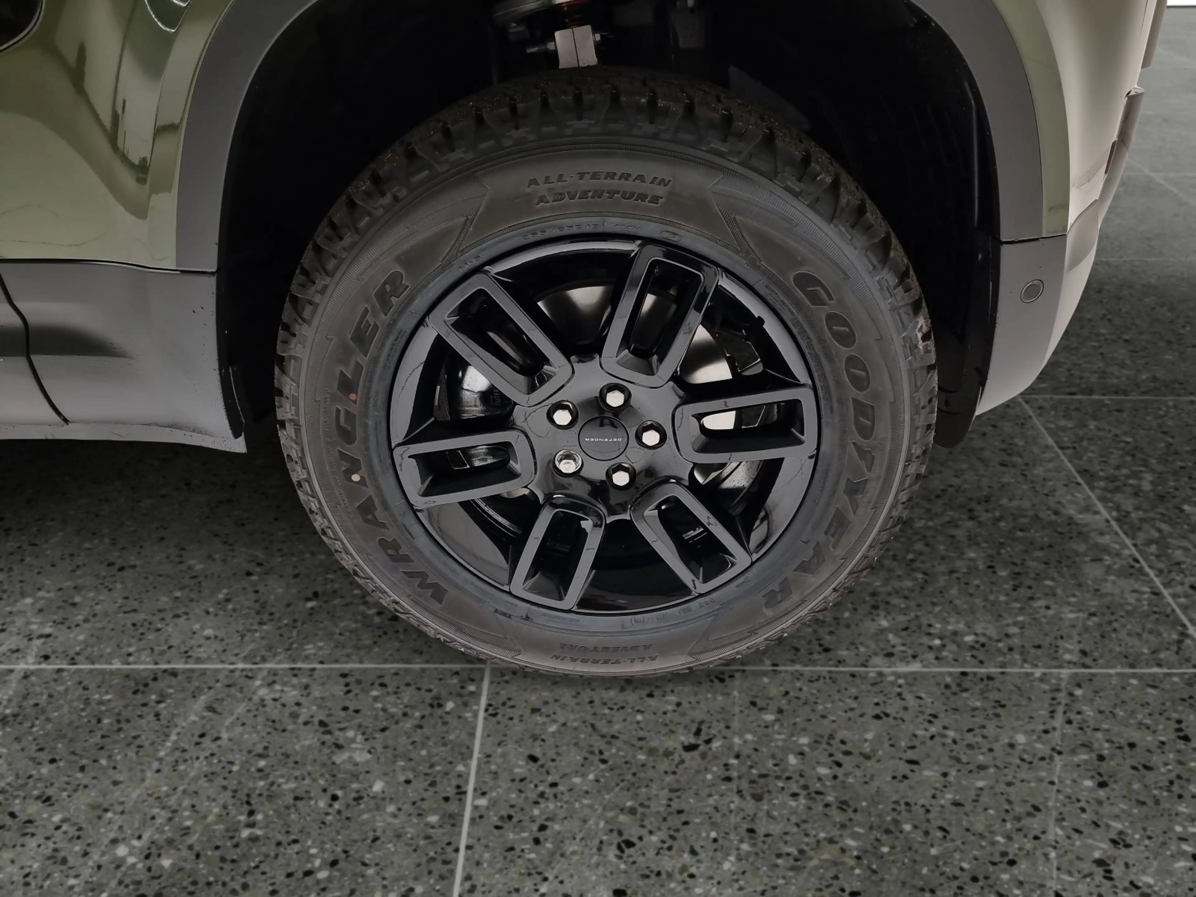 Land Rover Defender 90 Hard Top AHK Black Pack DAB LED — photo 10
