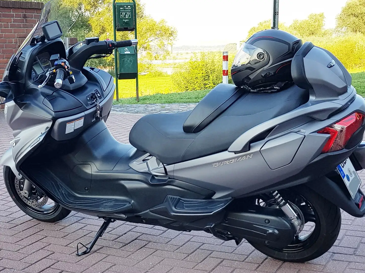Suzuki Burgman 650 Grijs - 1
