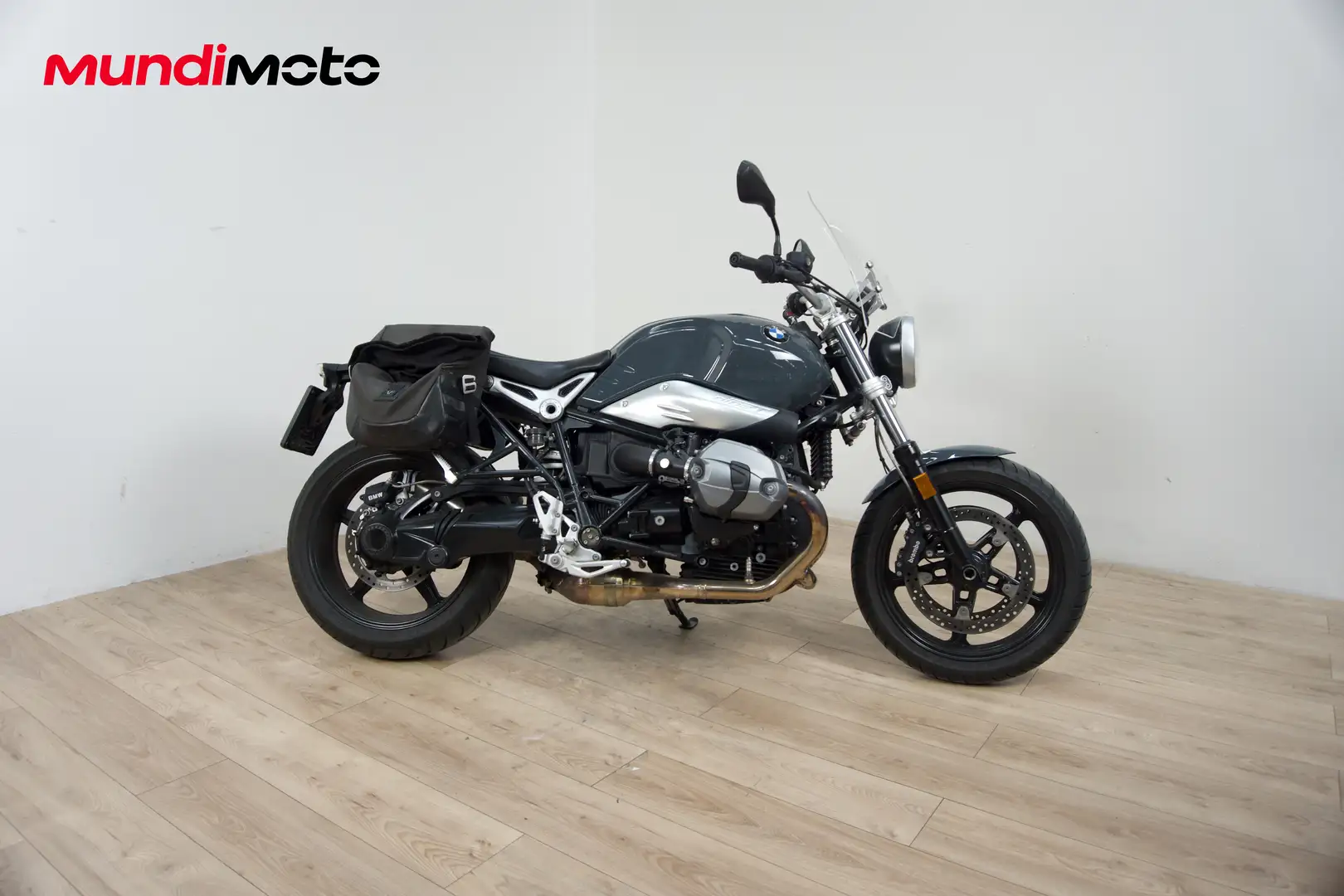 BMW R nineT - 1