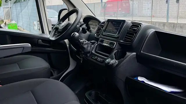 Fiat Ducato view 19