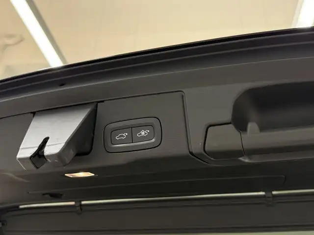 Volvo XC60 view 11