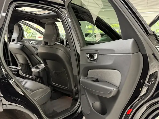 Volvo XC60 view 9