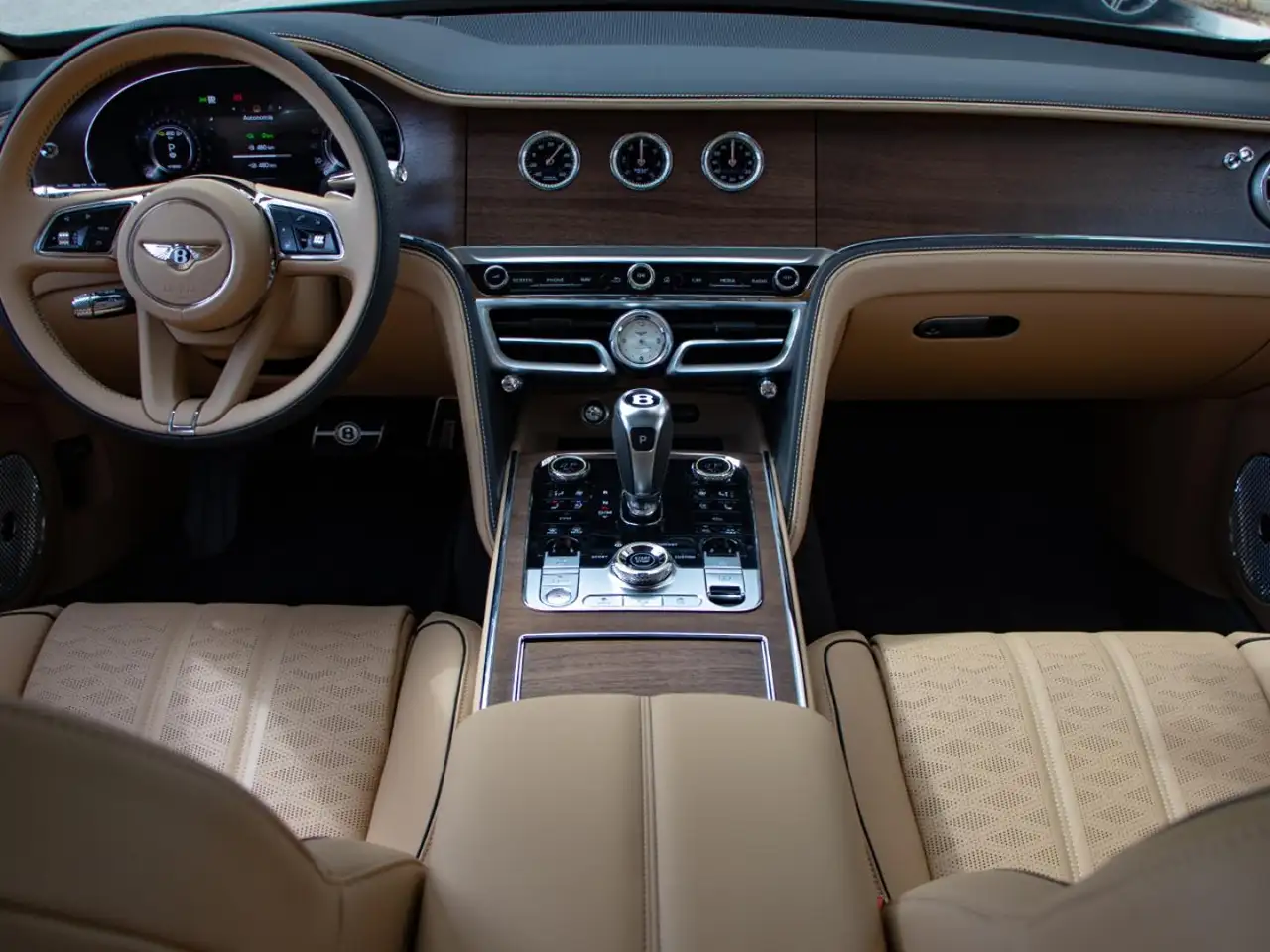 Bentley Flying Spur 2025 — фото 17