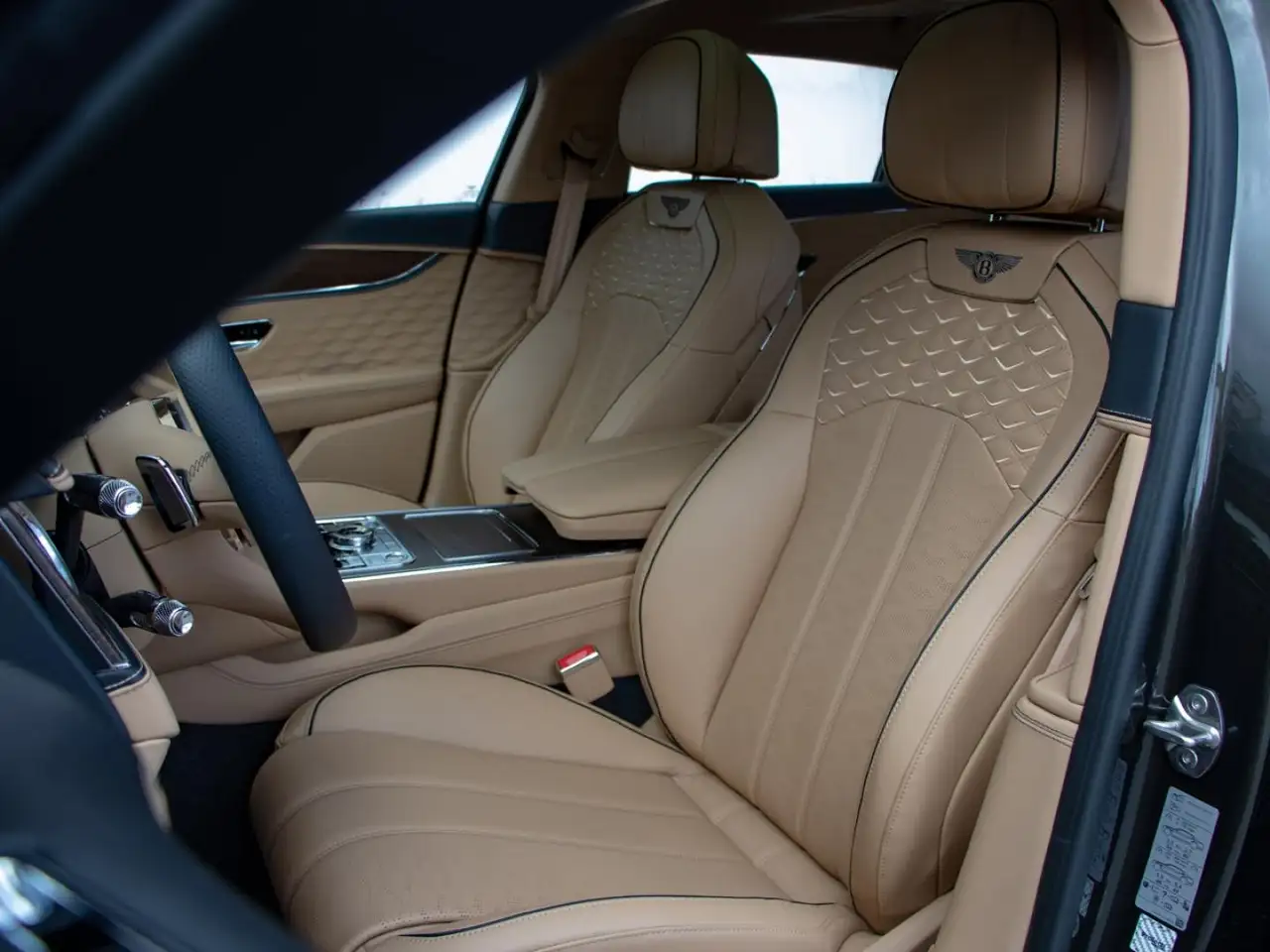 Bentley Flying Spur 2025 — фото 18