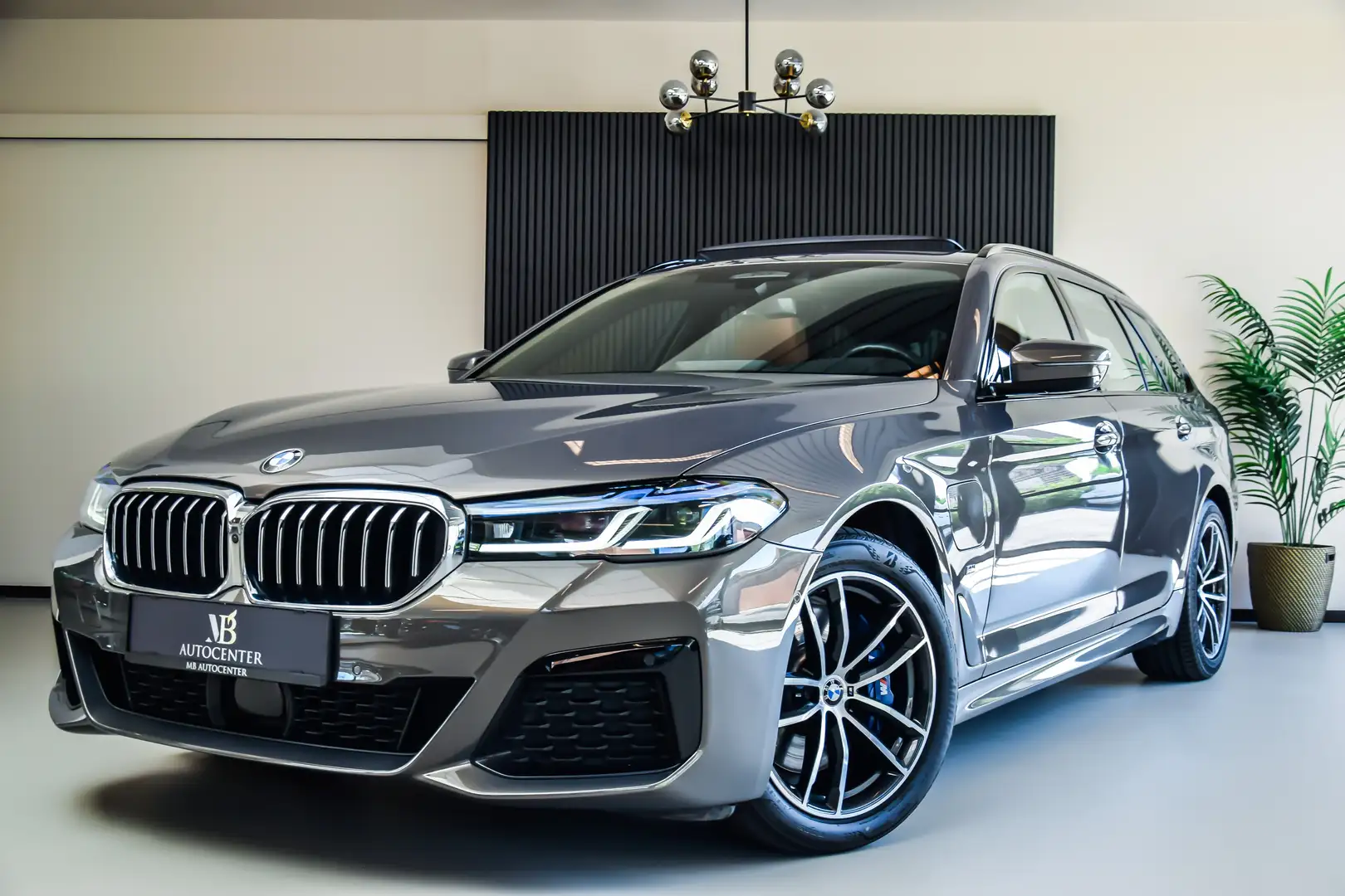 BMW 530 e PHEV M-Sport 01/2021 - LASER -PANO - HUD - ACC Grijs - 1