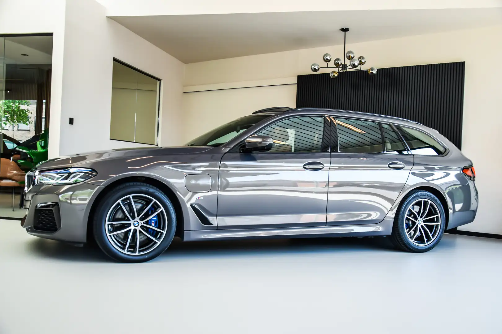 BMW 530 e PHEV M-Sport 01/2021 - LASER -PANO - HUD - ACC Grijs - 2