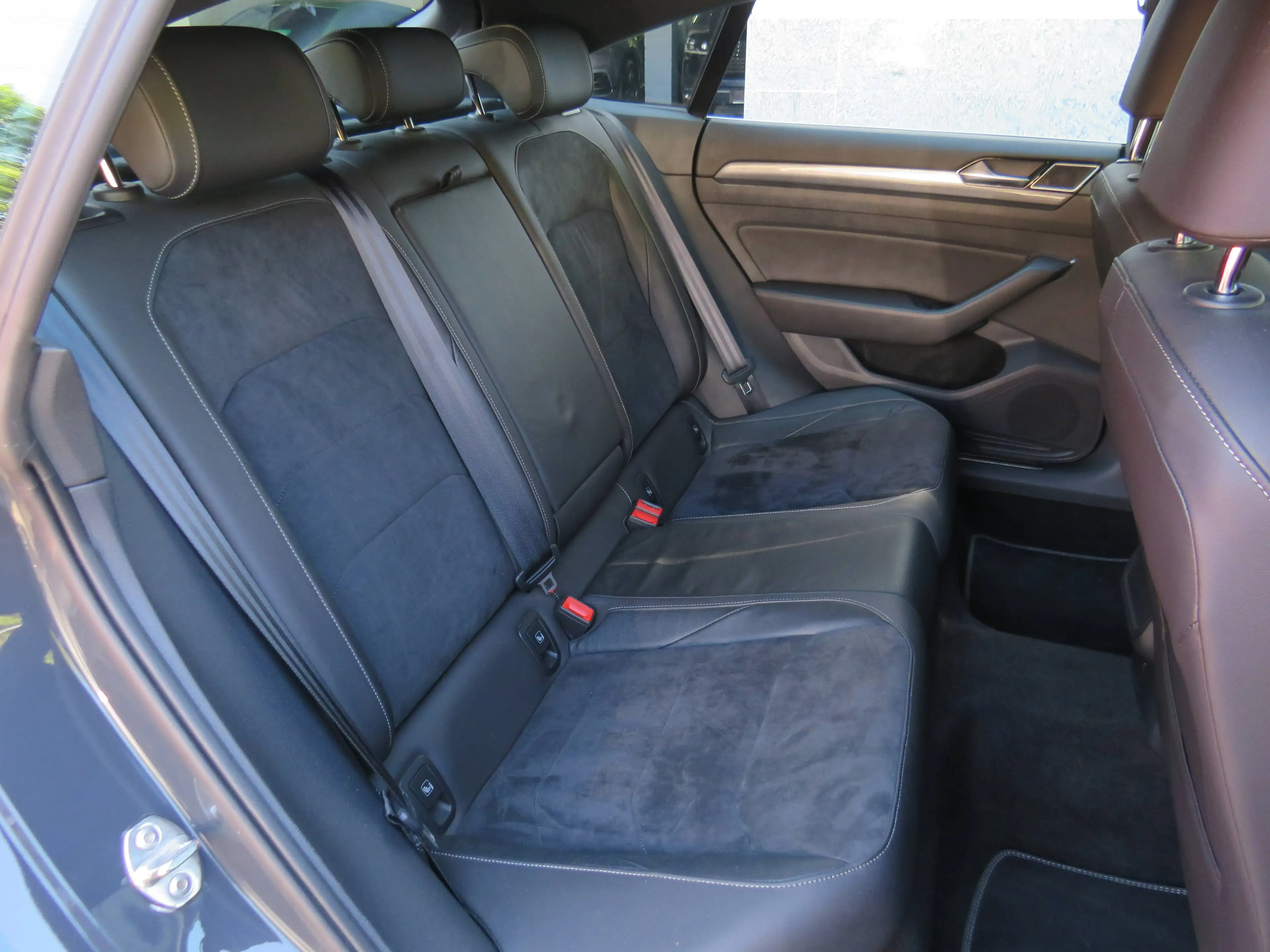 Volkswagen Arteon R-Line — photo 12
