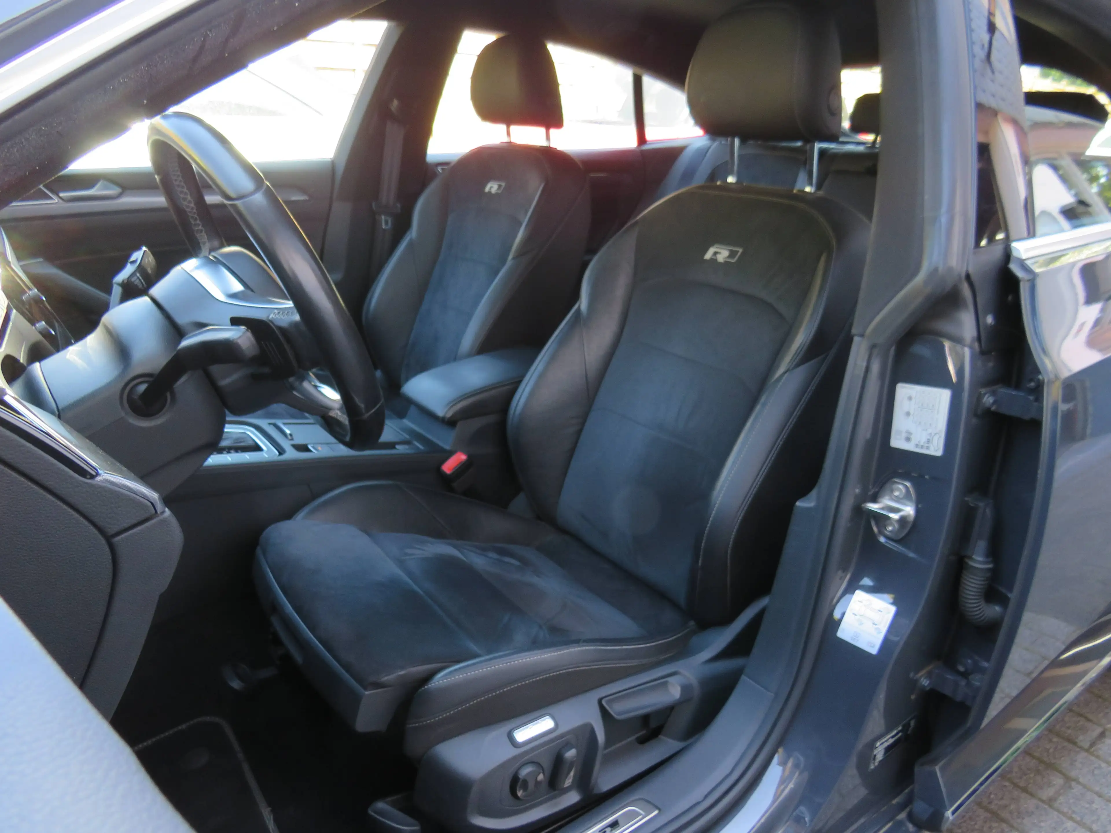 Volkswagen Arteon R-Line — photo 14