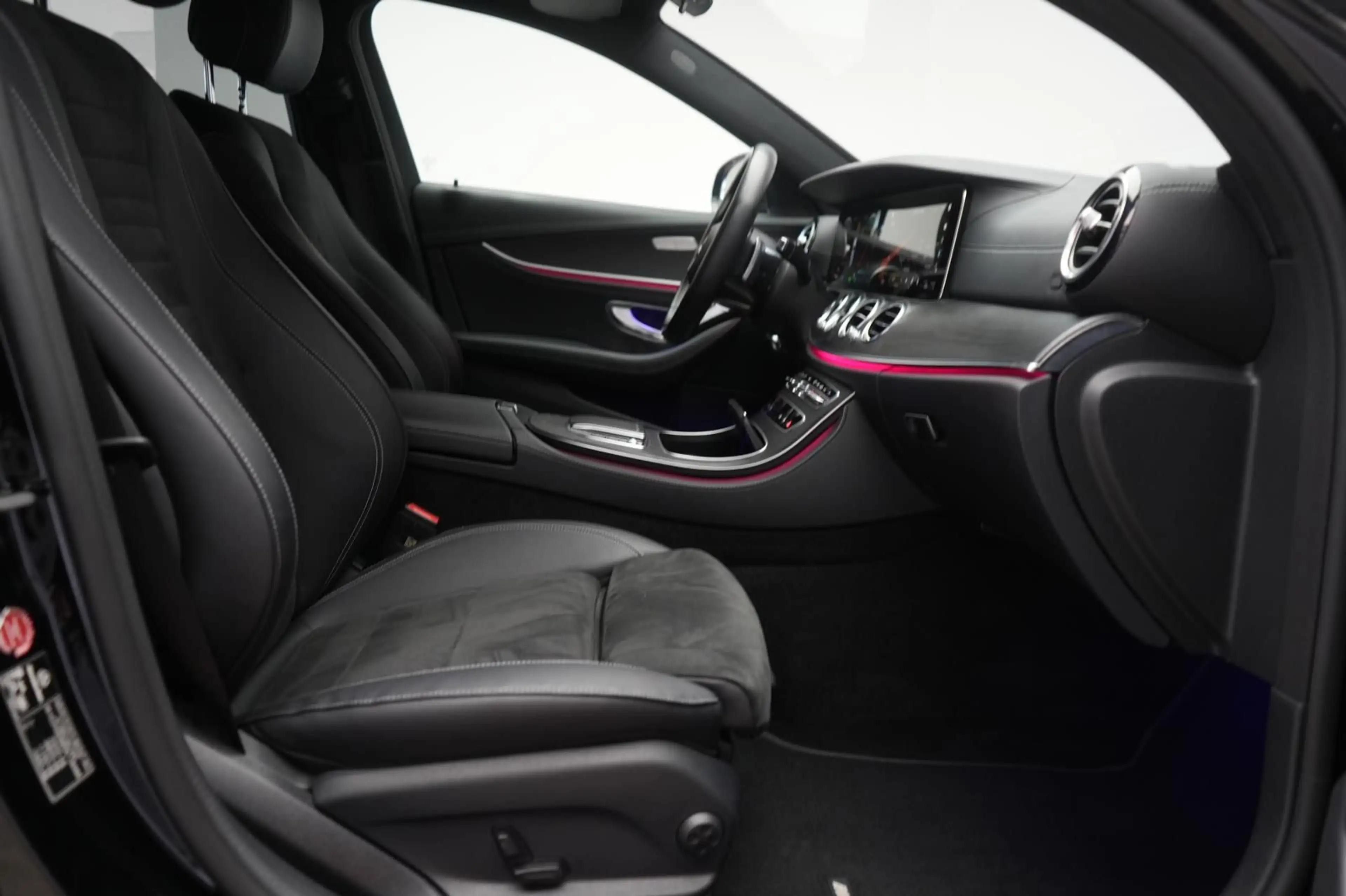 Mercedes-Benz E 220 d T 9G-Tronic AMG CarPlay/Temp/Kamera/ — photo 8
