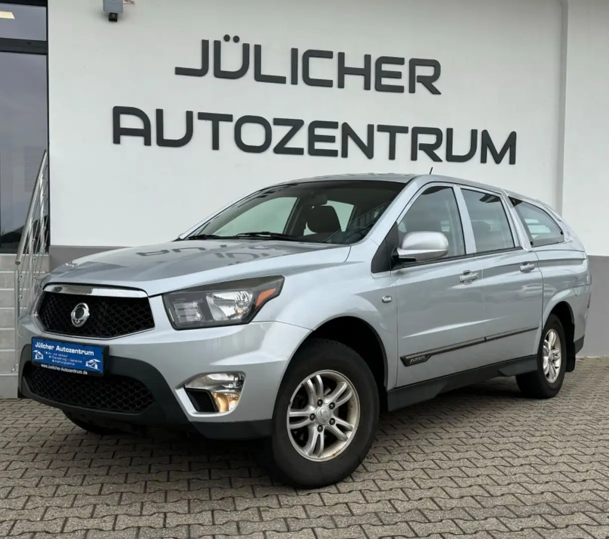 SsangYong Actyon Sports 200 Xdi 4WD | 2.Hand Zilver - 1