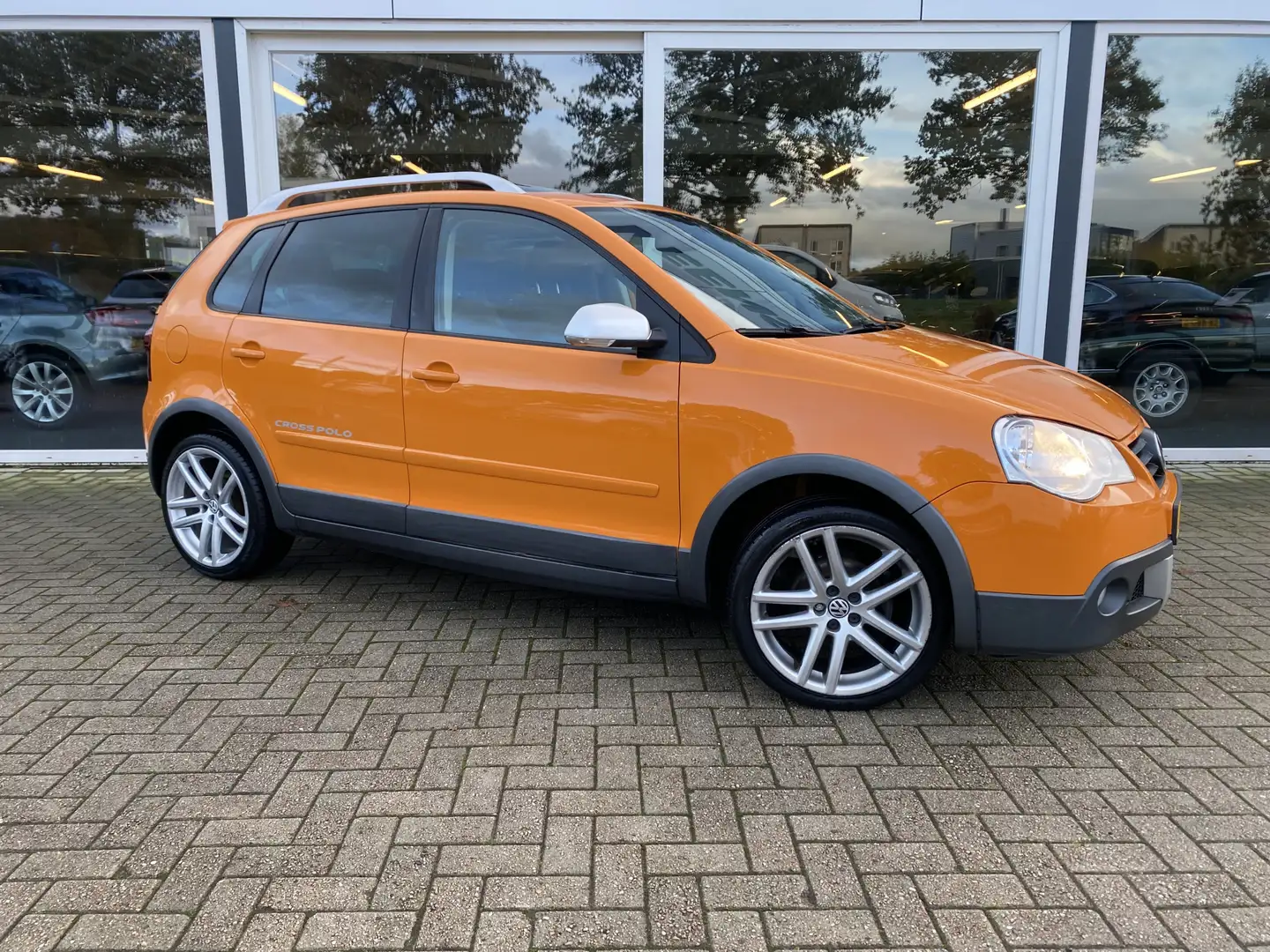 Volkswagen Polo Cross 1.4-16V 50% deal 2.475,- ACTIE Schuif-Kantel dak / Naranja - 1