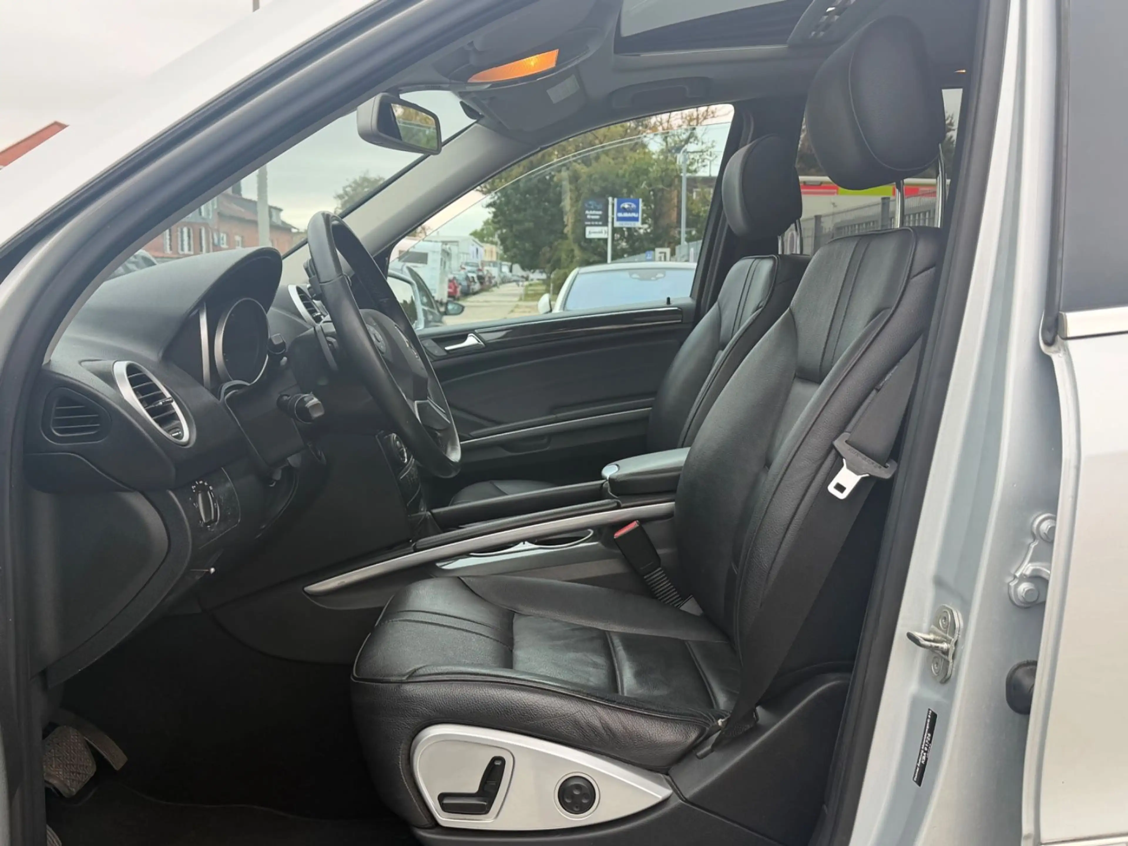 Mercedes-Benz ML 350 CDI 4Matic*21Zoll AMG*Leder*SHD*AHK*EURO5 — photo 11