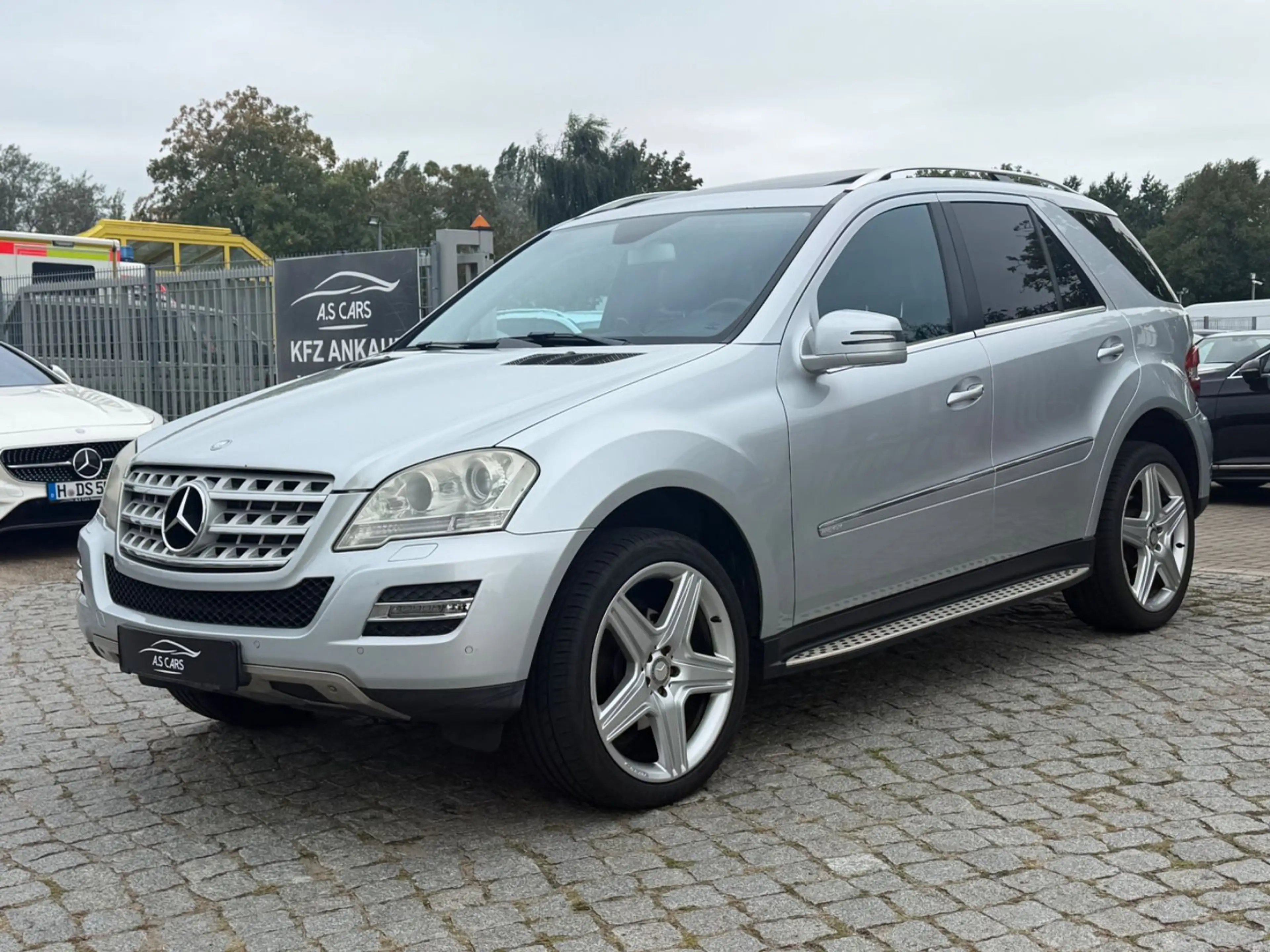 Mercedes-Benz ML 350 CDI 4Matic*21Zoll AMG*Leder*SHD*AHK*EURO5 — photo 2