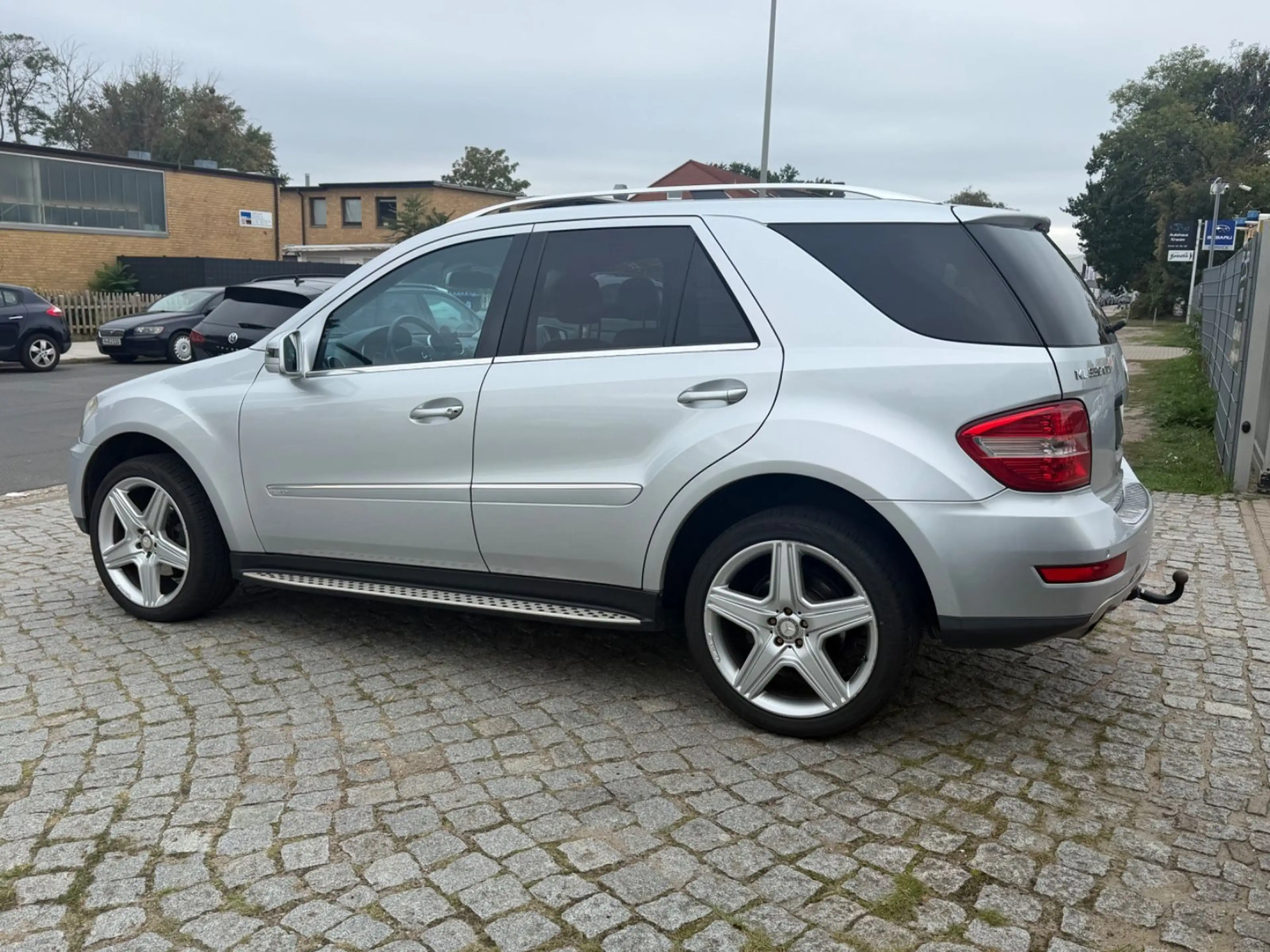 Mercedes-Benz ML 350 CDI 4Matic*21Zoll AMG*Leder*SHD*AHK*EURO5 — photo 6