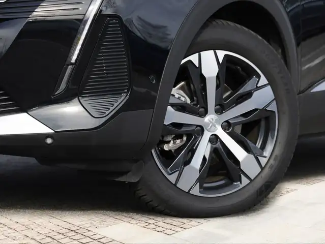 Peugeot 3008 view 5