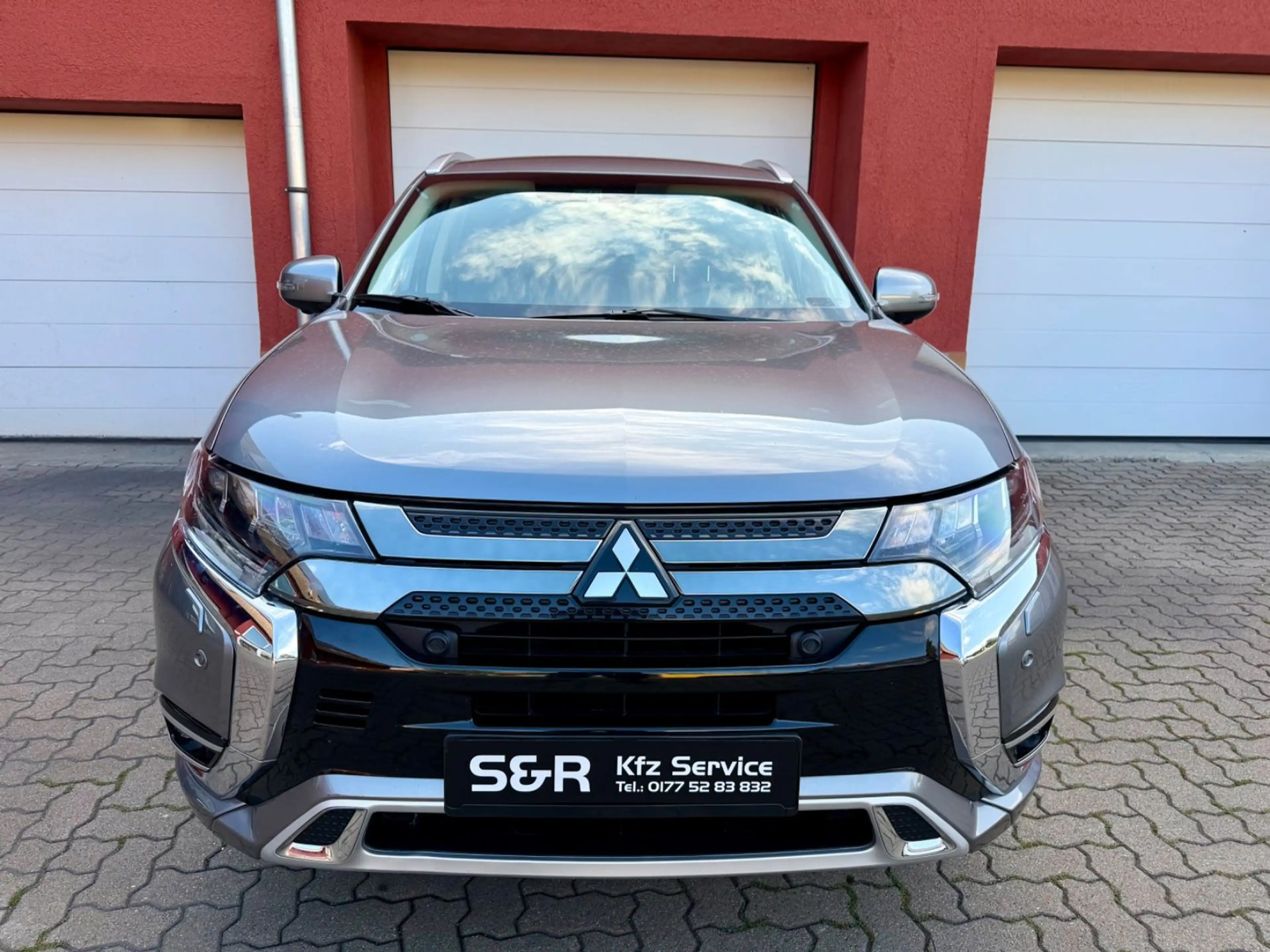 Mitsubishi Outlander PHEV Plus 4WD — photo 2
